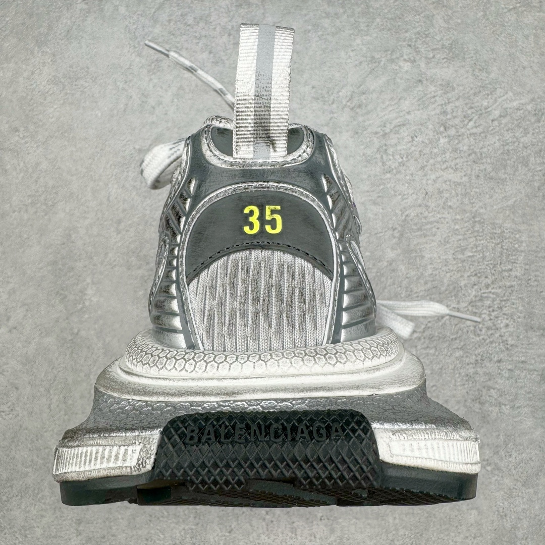 图片[8]-＃XA纯原 BALENCIAGA 3XL Sneakers 巴黎世家十代网布系带低帮走秀复古老爹鞋 全套原纸板楦头开发 最原汁原味的灵魂版型 全鞋荧光划线卡点 胶水把控整洁度追求极致完美 每一双都是工艺品 多重QC质检 超越公司货的品控标准 实实在在的免检产品 原盒原配 正确字体电绣 粗细、位置、大小正确 侧边TPU 透气孔匹配意产原版 正确分离大底 TPU软底 原版一致大底LOGO 立体感十足 原厂皮料水洗做旧 采购原厂网纱 不含皮革 网布材料和聚氨酯 磨损效果 鞋头边缘和后帮 Balenciaga 徽标 鞋面和后跟凸印尺码 鞋舌 3XL 橡胶品牌标识和反光细节 鞋帮拉袢和鞋舌拉祥 配反光细节 备用鞋带在鞋履前侧 可在穿着前取下 便于不同造型搭配 正常尺码 尺码：35 36 37 38 39 40 41 42 43 44 45 46-选品中心