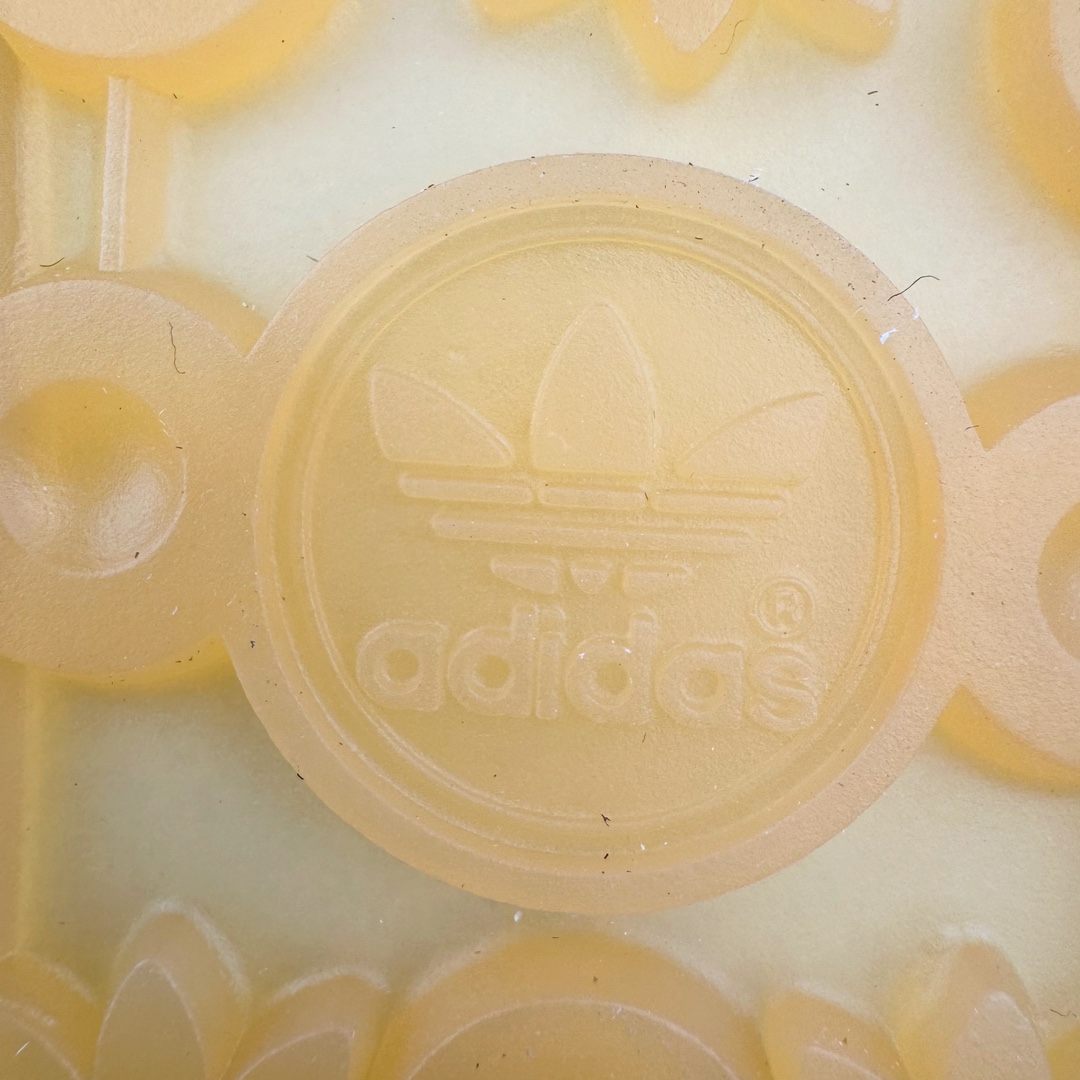 图片[13]-＃HP纯原 AD Original Gazelle Trainers 瞪羚室内鞋系列低帮复古百搭休闲运动德训风板鞋 粉白 IH5484 高端零售特供批次 原厂定制长毛翻毛皮组合环保纤维革鞋面材质 内置环保海玻璃鞋垫 外置RB橡胶大底 产品品控稳定性领先行业 原厂全套原楦原纸板冲刀磨具开发 原厂皮料加持 原厂港宝加持定型后跟R度完美 将复古进行到底 简约流畅 三十年不变经典 这款Gazelle运动鞋 无论面料、配色、质感或设计 都只在重现其1991年原款的经典 皮革鞋面 撞色三条纹和鞋跟标的设计 力求呈现90年代的经典复古风潮 Samba火热的同时 也带动了其它的复古鞋型 Gazelle便是其中一只 Gazelle Indoor拥有包边更宽的T字型鞋头 更好的保护运动员的前掌 浓浓的复古氛围感 非常适合现在流行的Cleanfit风格 尺码：35.5 36 36⅔ 37⅓ 38 38⅔ 39⅓ 40 40⅔ 41⅓ 42 42⅔ 43⅓ 44 44⅔ 45-选品中心