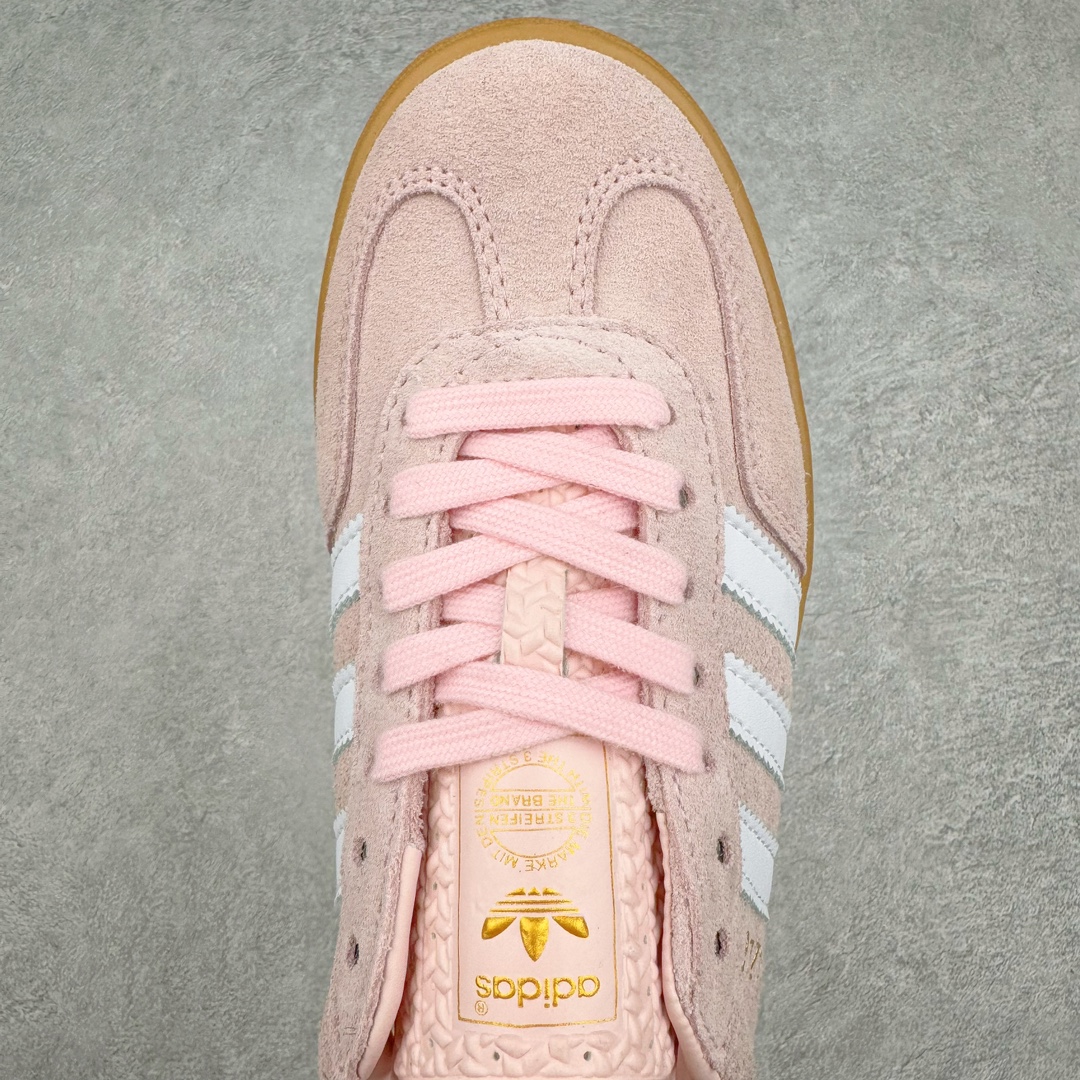图片[4]-＃HP纯原 AD Original Gazelle Trainers 瞪羚室内鞋系列低帮复古百搭休闲运动德训风板鞋 粉白 IH5484 高端零售特供批次 原厂定制长毛翻毛皮组合环保纤维革鞋面材质 内置环保海玻璃鞋垫 外置RB橡胶大底 产品品控稳定性领先行业 原厂全套原楦原纸板冲刀磨具开发 原厂皮料加持 原厂港宝加持定型后跟R度完美 将复古进行到底 简约流畅 三十年不变经典 这款Gazelle运动鞋 无论面料、配色、质感或设计 都只在重现其1991年原款的经典 皮革鞋面 撞色三条纹和鞋跟标的设计 力求呈现90年代的经典复古风潮 Samba火热的同时 也带动了其它的复古鞋型 Gazelle便是其中一只 Gazelle Indoor拥有包边更宽的T字型鞋头 更好的保护运动员的前掌 浓浓的复古氛围感 非常适合现在流行的Cleanfit风格 尺码：35.5 36 36⅔ 37⅓ 38 38⅔ 39⅓ 40 40⅔ 41⅓ 42 42⅔ 43⅓ 44 44⅔ 45-选品中心