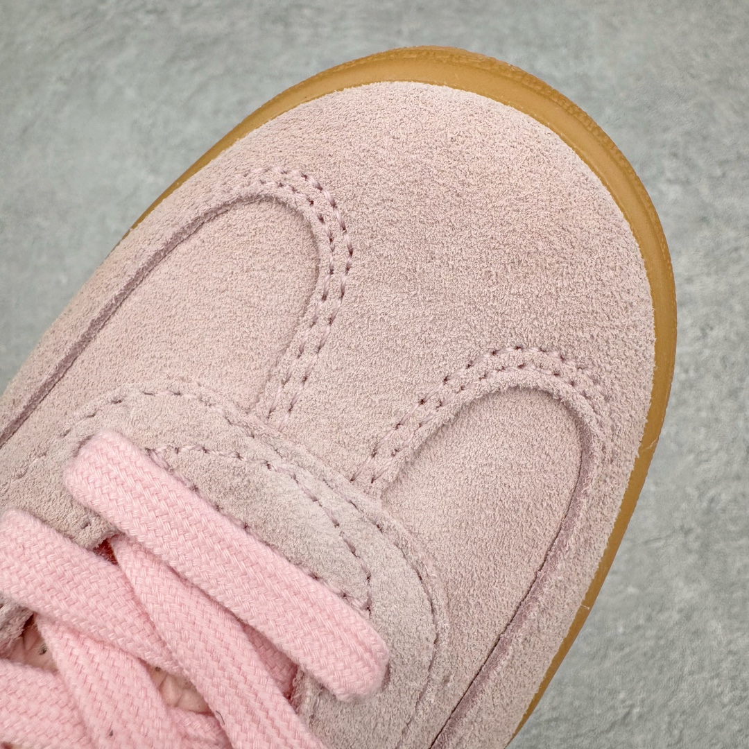 图片[16]-＃HP纯原 AD Original Gazelle Trainers 瞪羚室内鞋系列低帮复古百搭休闲运动德训风板鞋 粉白 IH5484 高端零售特供批次 原厂定制长毛翻毛皮组合环保纤维革鞋面材质 内置环保海玻璃鞋垫 外置RB橡胶大底 产品品控稳定性领先行业 原厂全套原楦原纸板冲刀磨具开发 原厂皮料加持 原厂港宝加持定型后跟R度完美 将复古进行到底 简约流畅 三十年不变经典 这款Gazelle运动鞋 无论面料、配色、质感或设计 都只在重现其1991年原款的经典 皮革鞋面 撞色三条纹和鞋跟标的设计 力求呈现90年代的经典复古风潮 Samba火热的同时 也带动了其它的复古鞋型 Gazelle便是其中一只 Gazelle Indoor拥有包边更宽的T字型鞋头 更好的保护运动员的前掌 浓浓的复古氛围感 非常适合现在流行的Cleanfit风格 尺码：35.5 36 36⅔ 37⅓ 38 38⅔ 39⅓ 40 40⅔ 41⅓ 42 42⅔ 43⅓ 44 44⅔ 45-选品中心