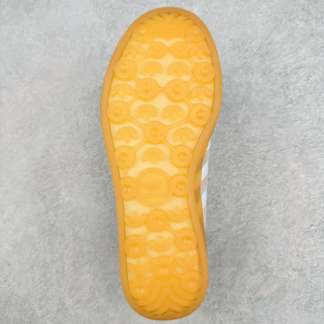 图片[9]-＃HP纯原 AD Original Gazelle Trainers 瞪羚室内鞋系列低帮复古百搭休闲运动德训风板鞋 粉白 IH5484 高端零售特供批次 原厂定制长毛翻毛皮组合环保纤维革鞋面材质 内置环保海玻璃鞋垫 外置RB橡胶大底 产品品控稳定性领先行业 原厂全套原楦原纸板冲刀磨具开发 原厂皮料加持 原厂港宝加持定型后跟R度完美 将复古进行到底 简约流畅 三十年不变经典 这款Gazelle运动鞋 无论面料、配色、质感或设计 都只在重现其1991年原款的经典 皮革鞋面 撞色三条纹和鞋跟标的设计 力求呈现90年代的经典复古风潮 Samba火热的同时 也带动了其它的复古鞋型 Gazelle便是其中一只 Gazelle Indoor拥有包边更宽的T字型鞋头 更好的保护运动员的前掌 浓浓的复古氛围感 非常适合现在流行的Cleanfit风格 尺码：35.5 36 36⅔ 37⅓ 38 38⅔ 39⅓ 40 40⅔ 41⅓ 42 42⅔ 43⅓ 44 44⅔ 45-选品中心