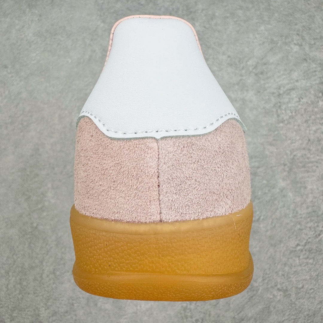 图片[8]-＃HP纯原 AD Original Gazelle Trainers 瞪羚室内鞋系列低帮复古百搭休闲运动德训风板鞋 粉白 IH5484 高端零售特供批次 原厂定制长毛翻毛皮组合环保纤维革鞋面材质 内置环保海玻璃鞋垫 外置RB橡胶大底 产品品控稳定性领先行业 原厂全套原楦原纸板冲刀磨具开发 原厂皮料加持 原厂港宝加持定型后跟R度完美 将复古进行到底 简约流畅 三十年不变经典 这款Gazelle运动鞋 无论面料、配色、质感或设计 都只在重现其1991年原款的经典 皮革鞋面 撞色三条纹和鞋跟标的设计 力求呈现90年代的经典复古风潮 Samba火热的同时 也带动了其它的复古鞋型 Gazelle便是其中一只 Gazelle Indoor拥有包边更宽的T字型鞋头 更好的保护运动员的前掌 浓浓的复古氛围感 非常适合现在流行的Cleanfit风格 尺码：35.5 36 36⅔ 37⅓ 38 38⅔ 39⅓ 40 40⅔ 41⅓ 42 42⅔ 43⅓ 44 44⅔ 45-选品中心