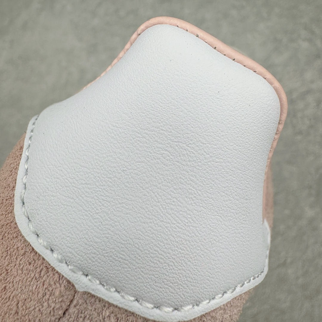 图片[12]-＃HP纯原 AD Original Gazelle Trainers 瞪羚室内鞋系列低帮复古百搭休闲运动德训风板鞋 粉白 IH5484 高端零售特供批次 原厂定制长毛翻毛皮组合环保纤维革鞋面材质 内置环保海玻璃鞋垫 外置RB橡胶大底 产品品控稳定性领先行业 原厂全套原楦原纸板冲刀磨具开发 原厂皮料加持 原厂港宝加持定型后跟R度完美 将复古进行到底 简约流畅 三十年不变经典 这款Gazelle运动鞋 无论面料、配色、质感或设计 都只在重现其1991年原款的经典 皮革鞋面 撞色三条纹和鞋跟标的设计 力求呈现90年代的经典复古风潮 Samba火热的同时 也带动了其它的复古鞋型 Gazelle便是其中一只 Gazelle Indoor拥有包边更宽的T字型鞋头 更好的保护运动员的前掌 浓浓的复古氛围感 非常适合现在流行的Cleanfit风格 尺码：35.5 36 36⅔ 37⅓ 38 38⅔ 39⅓ 40 40⅔ 41⅓ 42 42⅔ 43⅓ 44 44⅔ 45-选品中心