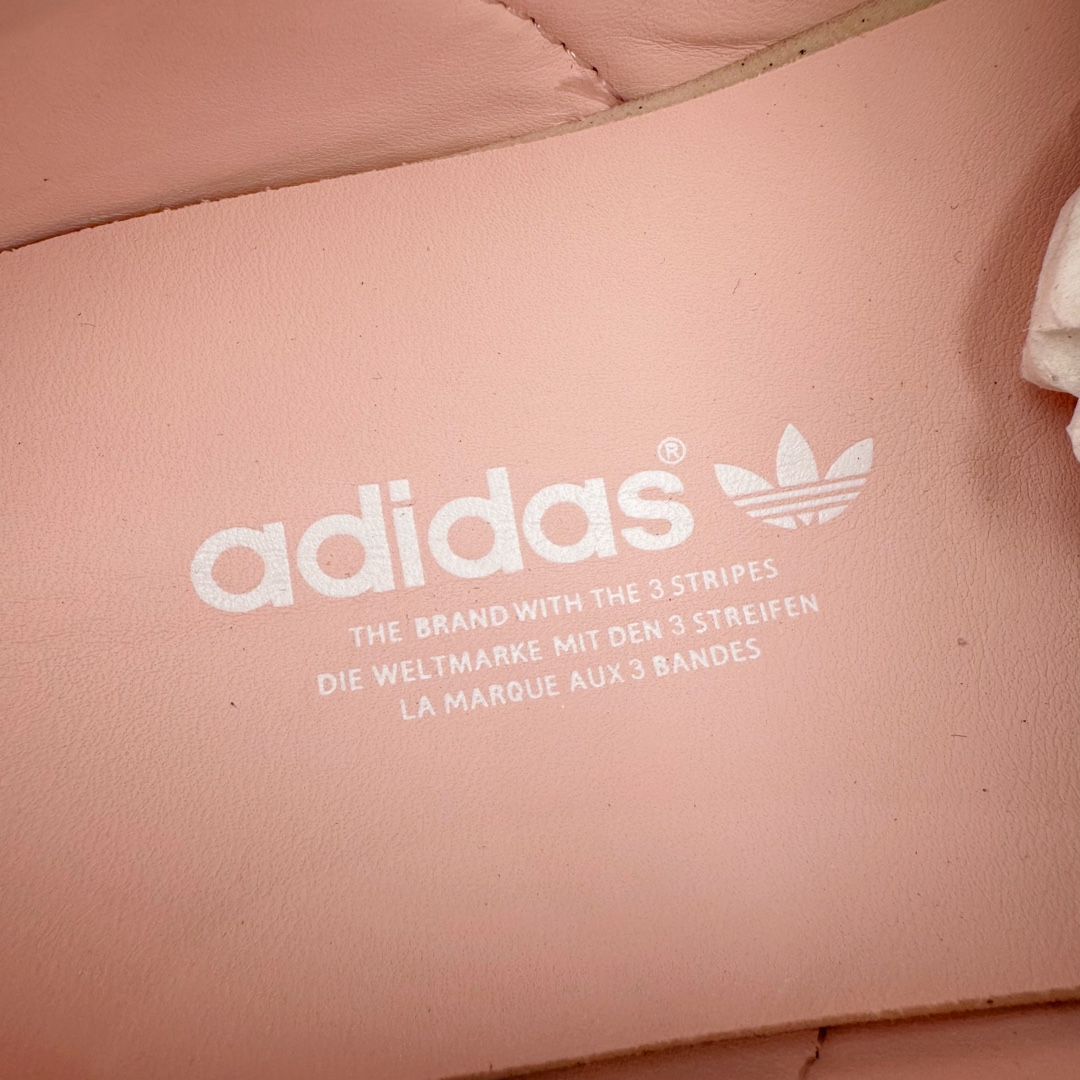 图片[17]-＃HP纯原 AD Original Gazelle Trainers 瞪羚室内鞋系列低帮复古百搭休闲运动德训风板鞋 粉白 IH5484 高端零售特供批次 原厂定制长毛翻毛皮组合环保纤维革鞋面材质 内置环保海玻璃鞋垫 外置RB橡胶大底 产品品控稳定性领先行业 原厂全套原楦原纸板冲刀磨具开发 原厂皮料加持 原厂港宝加持定型后跟R度完美 将复古进行到底 简约流畅 三十年不变经典 这款Gazelle运动鞋 无论面料、配色、质感或设计 都只在重现其1991年原款的经典 皮革鞋面 撞色三条纹和鞋跟标的设计 力求呈现90年代的经典复古风潮 Samba火热的同时 也带动了其它的复古鞋型 Gazelle便是其中一只 Gazelle Indoor拥有包边更宽的T字型鞋头 更好的保护运动员的前掌 浓浓的复古氛围感 非常适合现在流行的Cleanfit风格 尺码：35.5 36 36⅔ 37⅓ 38 38⅔ 39⅓ 40 40⅔ 41⅓ 42 42⅔ 43⅓ 44 44⅔ 45-选品中心