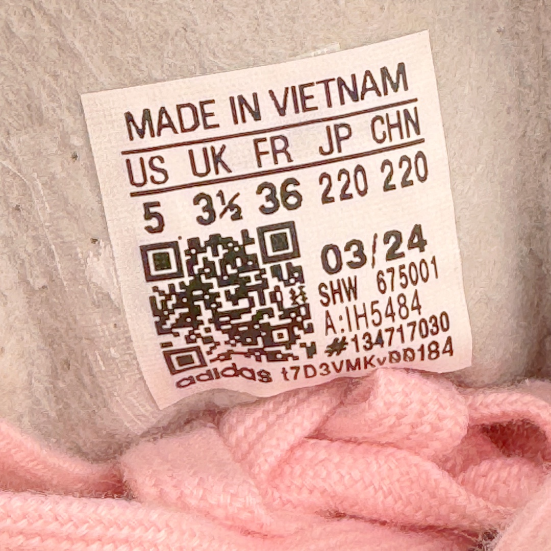 图片[10]-＃HP纯原 AD Original Gazelle Trainers 瞪羚室内鞋系列低帮复古百搭休闲运动德训风板鞋 粉白 IH5484 高端零售特供批次 原厂定制长毛翻毛皮组合环保纤维革鞋面材质 内置环保海玻璃鞋垫 外置RB橡胶大底 产品品控稳定性领先行业 原厂全套原楦原纸板冲刀磨具开发 原厂皮料加持 原厂港宝加持定型后跟R度完美 将复古进行到底 简约流畅 三十年不变经典 这款Gazelle运动鞋 无论面料、配色、质感或设计 都只在重现其1991年原款的经典 皮革鞋面 撞色三条纹和鞋跟标的设计 力求呈现90年代的经典复古风潮 Samba火热的同时 也带动了其它的复古鞋型 Gazelle便是其中一只 Gazelle Indoor拥有包边更宽的T字型鞋头 更好的保护运动员的前掌 浓浓的复古氛围感 非常适合现在流行的Cleanfit风格 尺码：35.5 36 36⅔ 37⅓ 38 38⅔ 39⅓ 40 40⅔ 41⅓ 42 42⅔ 43⅓ 44 44⅔ 45-选品中心