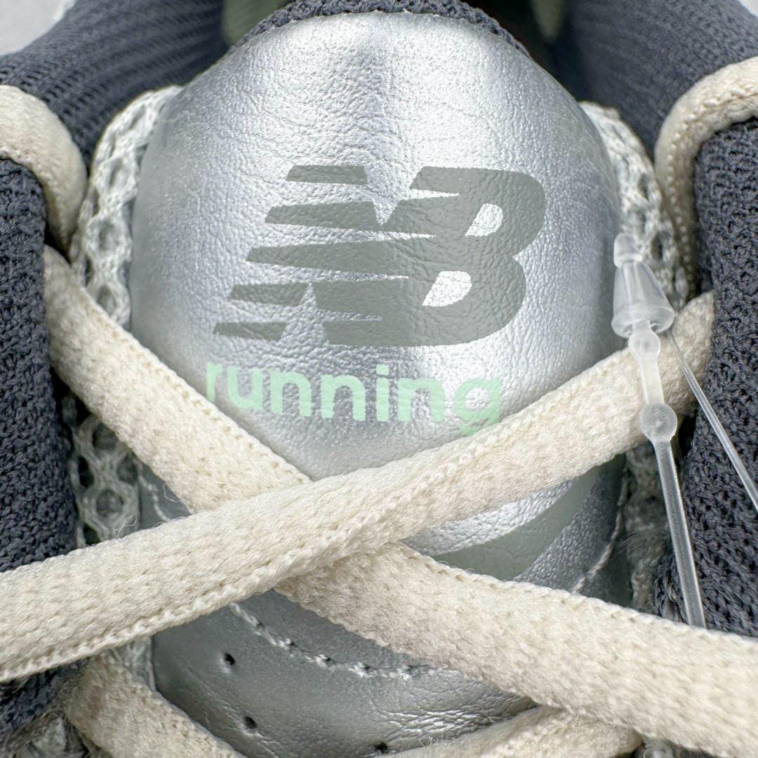 图片[12]-＃MF New Balance MR530 NB新百伦复古透气跑步鞋 抛弃过往以皮革为主的人气轮廓 以极具复古风范的跑鞋外观呈现 设计上全鞋以简约清爽的纯白色作基底 鞋身覆盖大面积织物网眼材质 并于鞋头、鞋带孔眼片等细节处点缀对比鲜明的反光银镀层凸显 鞋舌、侧身等位置则辅以一贯的「N」字标志和品牌徽标彰显身份 最后通过搭载的 ABZORB 缓震中底完善整体造型 全套原楦原纸板原厂数据开发 原厂网纱 原装进口皮料正确卡色 正确中底拉帮中底网布细节 冲裁组合 匠心打造 耗时两个月开发完成 工艺极其复杂难度可想而知 新开独立私模大底 全网唯一正确做旧组合大底 高端零售专供产物 尺码：36 37 37.5 38 38.5 39.5 40 40.5 41.5 42 42.5 43 44 44.5 45-选品中心