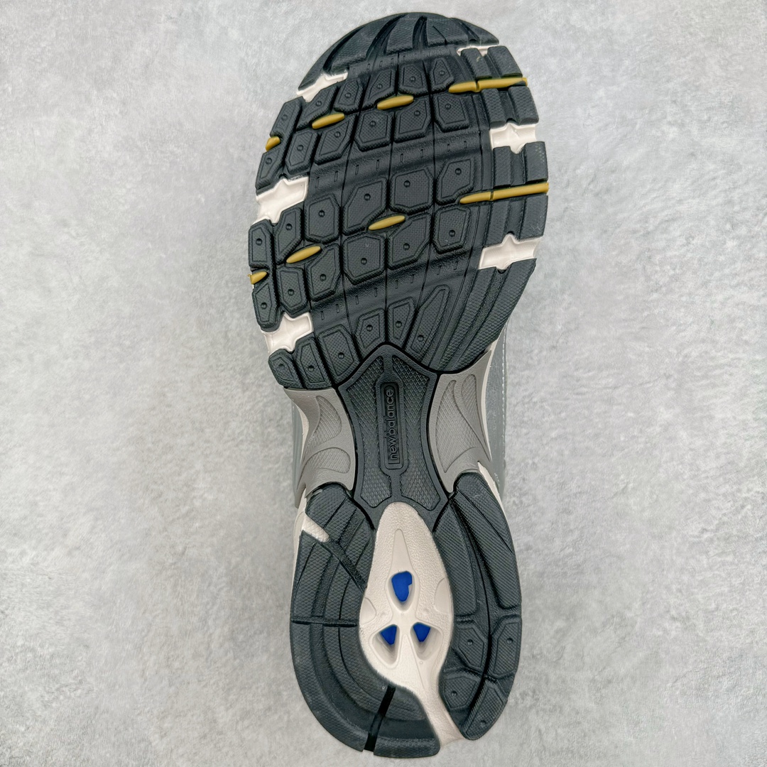 图片[9]-＃MF New Balance MR530 NB新百伦复古透气跑步鞋 抛弃过往以皮革为主的人气轮廓 以极具复古风范的跑鞋外观呈现 设计上全鞋以简约清爽的纯白色作基底 鞋身覆盖大面积织物网眼材质 并于鞋头、鞋带孔眼片等细节处点缀对比鲜明的反光银镀层凸显 鞋舌、侧身等位置则辅以一贯的「N」字标志和品牌徽标彰显身份 最后通过搭载的 ABZORB 缓震中底完善整体造型 全套原楦原纸板原厂数据开发 原厂网纱 原装进口皮料正确卡色 正确中底拉帮中底网布细节 冲裁组合 匠心打造 耗时两个月开发完成 工艺极其复杂难度可想而知 新开独立私模大底 全网唯一正确做旧组合大底 高端零售专供产物 尺码：36 37 37.5 38 38.5 39.5 40 40.5 41.5 42 42.5 43 44 44.5 45-选品中心