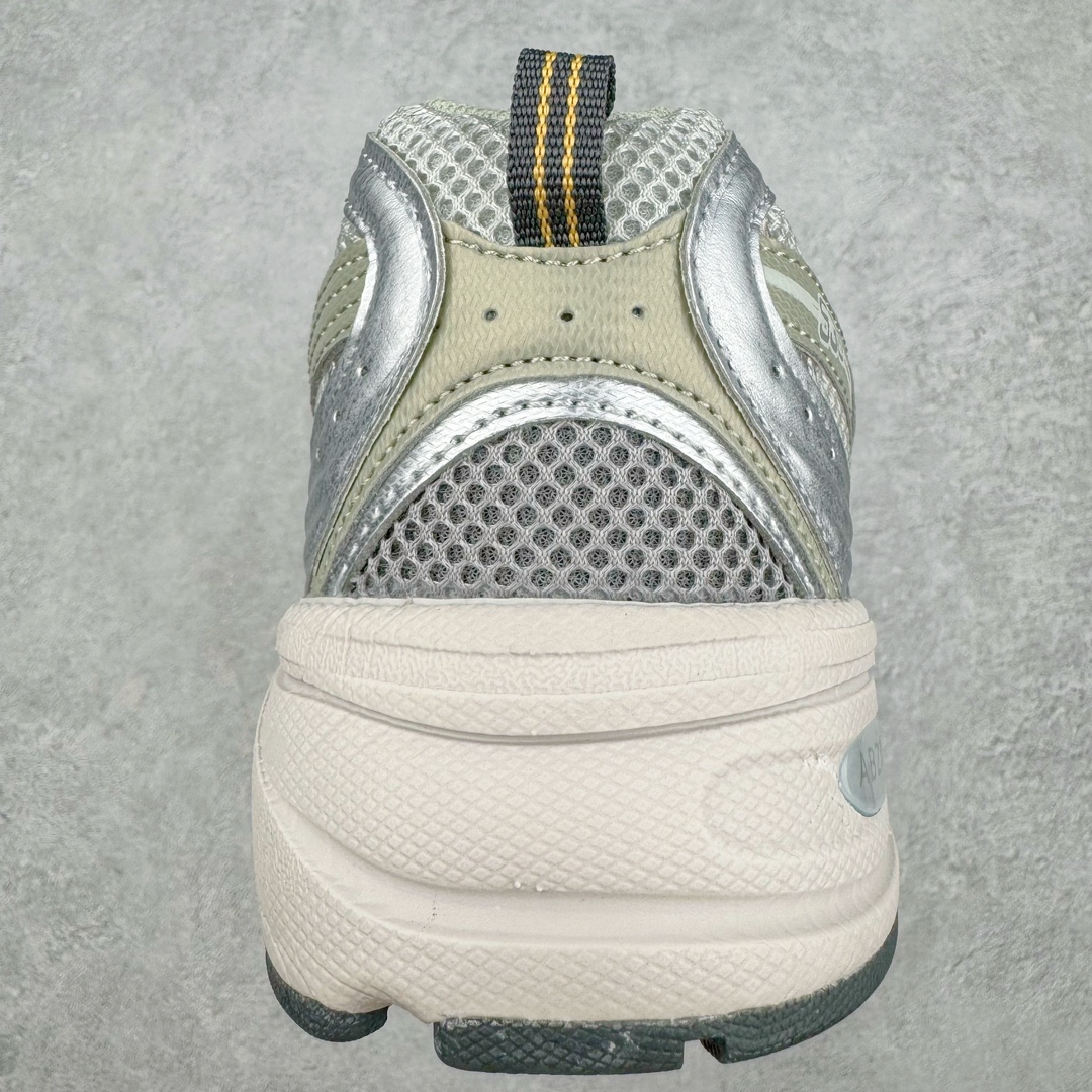 图片[8]-＃MF New Balance MR530 NB新百伦复古透气跑步鞋 抛弃过往以皮革为主的人气轮廓 以极具复古风范的跑鞋外观呈现 设计上全鞋以简约清爽的纯白色作基底 鞋身覆盖大面积织物网眼材质 并于鞋头、鞋带孔眼片等细节处点缀对比鲜明的反光银镀层凸显 鞋舌、侧身等位置则辅以一贯的「N」字标志和品牌徽标彰显身份 最后通过搭载的 ABZORB 缓震中底完善整体造型 全套原楦原纸板原厂数据开发 原厂网纱 原装进口皮料正确卡色 正确中底拉帮中底网布细节 冲裁组合 匠心打造 耗时两个月开发完成 工艺极其复杂难度可想而知 新开独立私模大底 全网唯一正确做旧组合大底 高端零售专供产物 尺码：36 37 37.5 38 38.5 39.5 40 40.5 41.5 42 42.5 43 44 44.5 45-选品中心