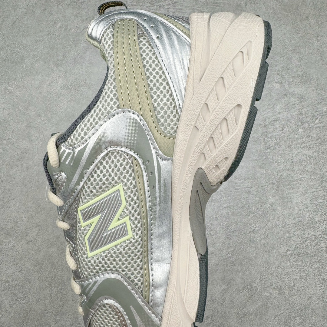 图片[7]-＃MF New Balance MR530 NB新百伦复古透气跑步鞋 抛弃过往以皮革为主的人气轮廓 以极具复古风范的跑鞋外观呈现 设计上全鞋以简约清爽的纯白色作基底 鞋身覆盖大面积织物网眼材质 并于鞋头、鞋带孔眼片等细节处点缀对比鲜明的反光银镀层凸显 鞋舌、侧身等位置则辅以一贯的「N」字标志和品牌徽标彰显身份 最后通过搭载的 ABZORB 缓震中底完善整体造型 全套原楦原纸板原厂数据开发 原厂网纱 原装进口皮料正确卡色 正确中底拉帮中底网布细节 冲裁组合 匠心打造 耗时两个月开发完成 工艺极其复杂难度可想而知 新开独立私模大底 全网唯一正确做旧组合大底 高端零售专供产物 尺码：36 37 37.5 38 38.5 39.5 40 40.5 41.5 42 42.5 43 44 44.5 45-选品中心