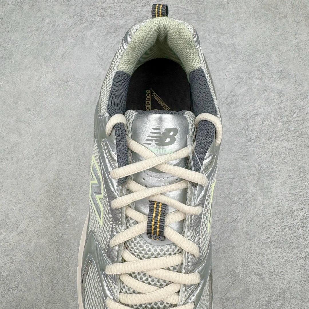 图片[5]-＃MF New Balance MR530 NB新百伦复古透气跑步鞋 抛弃过往以皮革为主的人气轮廓 以极具复古风范的跑鞋外观呈现 设计上全鞋以简约清爽的纯白色作基底 鞋身覆盖大面积织物网眼材质 并于鞋头、鞋带孔眼片等细节处点缀对比鲜明的反光银镀层凸显 鞋舌、侧身等位置则辅以一贯的「N」字标志和品牌徽标彰显身份 最后通过搭载的 ABZORB 缓震中底完善整体造型 全套原楦原纸板原厂数据开发 原厂网纱 原装进口皮料正确卡色 正确中底拉帮中底网布细节 冲裁组合 匠心打造 耗时两个月开发完成 工艺极其复杂难度可想而知 新开独立私模大底 全网唯一正确做旧组合大底 高端零售专供产物 尺码：36 37 37.5 38 38.5 39.5 40 40.5 41.5 42 42.5 43 44 44.5 45-选品中心