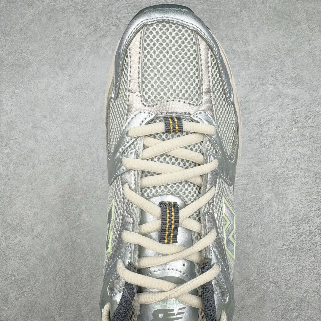 图片[4]-＃MF New Balance MR530 NB新百伦复古透气跑步鞋 抛弃过往以皮革为主的人气轮廓 以极具复古风范的跑鞋外观呈现 设计上全鞋以简约清爽的纯白色作基底 鞋身覆盖大面积织物网眼材质 并于鞋头、鞋带孔眼片等细节处点缀对比鲜明的反光银镀层凸显 鞋舌、侧身等位置则辅以一贯的「N」字标志和品牌徽标彰显身份 最后通过搭载的 ABZORB 缓震中底完善整体造型 全套原楦原纸板原厂数据开发 原厂网纱 原装进口皮料正确卡色 正确中底拉帮中底网布细节 冲裁组合 匠心打造 耗时两个月开发完成 工艺极其复杂难度可想而知 新开独立私模大底 全网唯一正确做旧组合大底 高端零售专供产物 尺码：36 37 37.5 38 38.5 39.5 40 40.5 41.5 42 42.5 43 44 44.5 45-选品中心