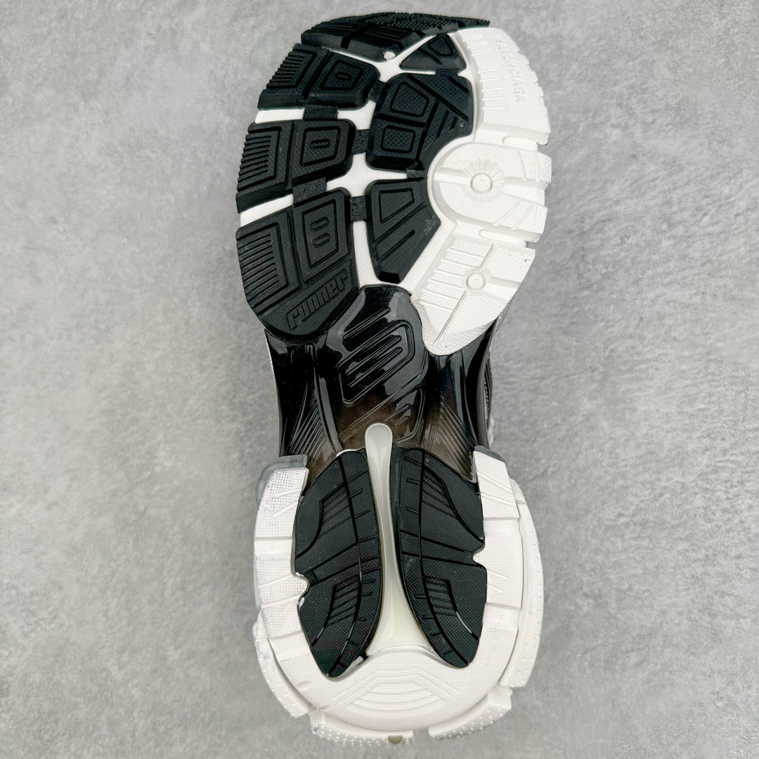 图片[9]-＃VG零售版 BALENCIAGA Runner Sneaker 巴黎世家七代慢跑系列低帮复古野跑潮流运动鞋老爹鞋 尼龙和网布材质 磨损效果 鞋头边缘印有尺码 背面浮印尺码 外侧印有跑者徽标 鞋舌刺绣 Balenciaga 品牌标识 鞋跟背面 Balenciaga品牌标识 材质采用65%聚氨酯、35%聚酯纤维 全新 Runner 鞋型轮廓借鉴于 2000 年初的复古线条 搭载大网眼面料制成鞋面基础，由粉色、白色尼龍与橡胶质地覆盖鞋面诠释线条感 当中透过几道手缝线与折损痕更是精准的掌握历经时间淬炼的破旧痕迹 延续其手法至鞋领、鞋跟、鞋带、中底等部分均饰有破损及脏污之貌 尤其是鞋领处与鞋带孔眼条更是采用不规则做旧技术将内容物泡棉随机露出 尺码：35 36 37 38 39 40 41 42 43 44 45 46-选品中心