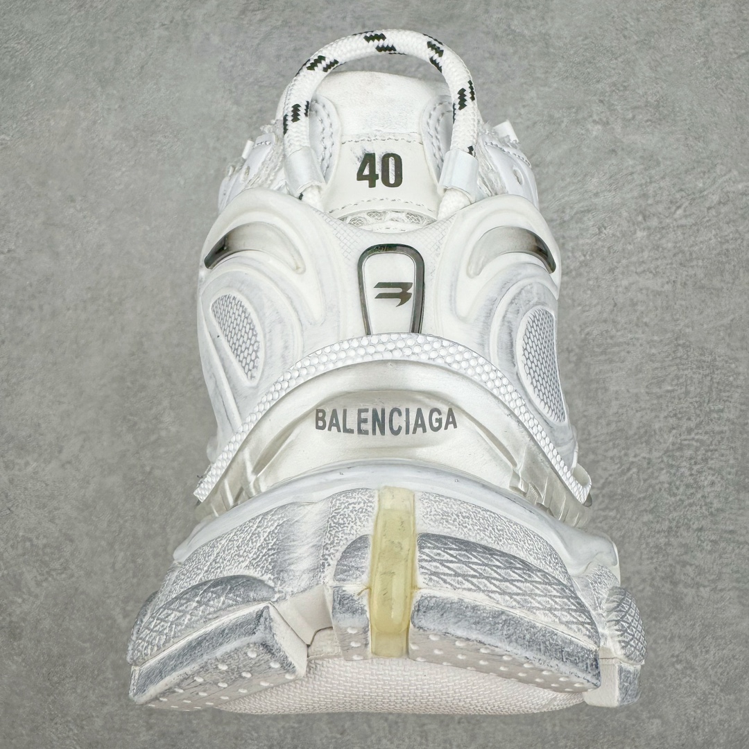 图片[8]-＃VG零售版 BALENCIAGA Runner Sneaker 巴黎世家七代慢跑系列低帮复古野跑潮流运动鞋老爹鞋 尼龙和网布材质 磨损效果 鞋头边缘印有尺码 背面浮印尺码 外侧印有跑者徽标 鞋舌刺绣 Balenciaga 品牌标识 鞋跟背面 Balenciaga品牌标识 材质采用65%聚氨酯、35%聚酯纤维 全新 Runner 鞋型轮廓借鉴于 2000 年初的复古线条 搭载大网眼面料制成鞋面基础，由粉色、白色尼龍与橡胶质地覆盖鞋面诠释线条感 当中透过几道手缝线与折损痕更是精准的掌握历经时间淬炼的破旧痕迹 延续其手法至鞋领、鞋跟、鞋带、中底等部分均饰有破损及脏污之貌 尤其是鞋领处与鞋带孔眼条更是采用不规则做旧技术将内容物泡棉随机露出 尺码：35 36 37 38 39 40 41 42 43 44 45 46-选品中心