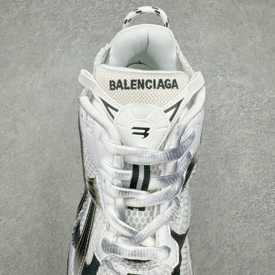 图片[5]-＃VG零售版 BALENCIAGA Runner Sneaker 巴黎世家七代慢跑系列低帮复古野跑潮流运动鞋老爹鞋 尼龙和网布材质 磨损效果 鞋头边缘印有尺码 背面浮印尺码 外侧印有跑者徽标 鞋舌刺绣 Balenciaga 品牌标识 鞋跟背面 Balenciaga品牌标识 材质采用65%聚氨酯、35%聚酯纤维 全新 Runner 鞋型轮廓借鉴于 2000 年初的复古线条 搭载大网眼面料制成鞋面基础，由粉色、白色尼龍与橡胶质地覆盖鞋面诠释线条感 当中透过几道手缝线与折损痕更是精准的掌握历经时间淬炼的破旧痕迹 延续其手法至鞋领、鞋跟、鞋带、中底等部分均饰有破损及脏污之貌 尤其是鞋领处与鞋带孔眼条更是采用不规则做旧技术将内容物泡棉随机露出 尺码：35 36 37 38 39 40 41 42 43 44 45 46-选品中心