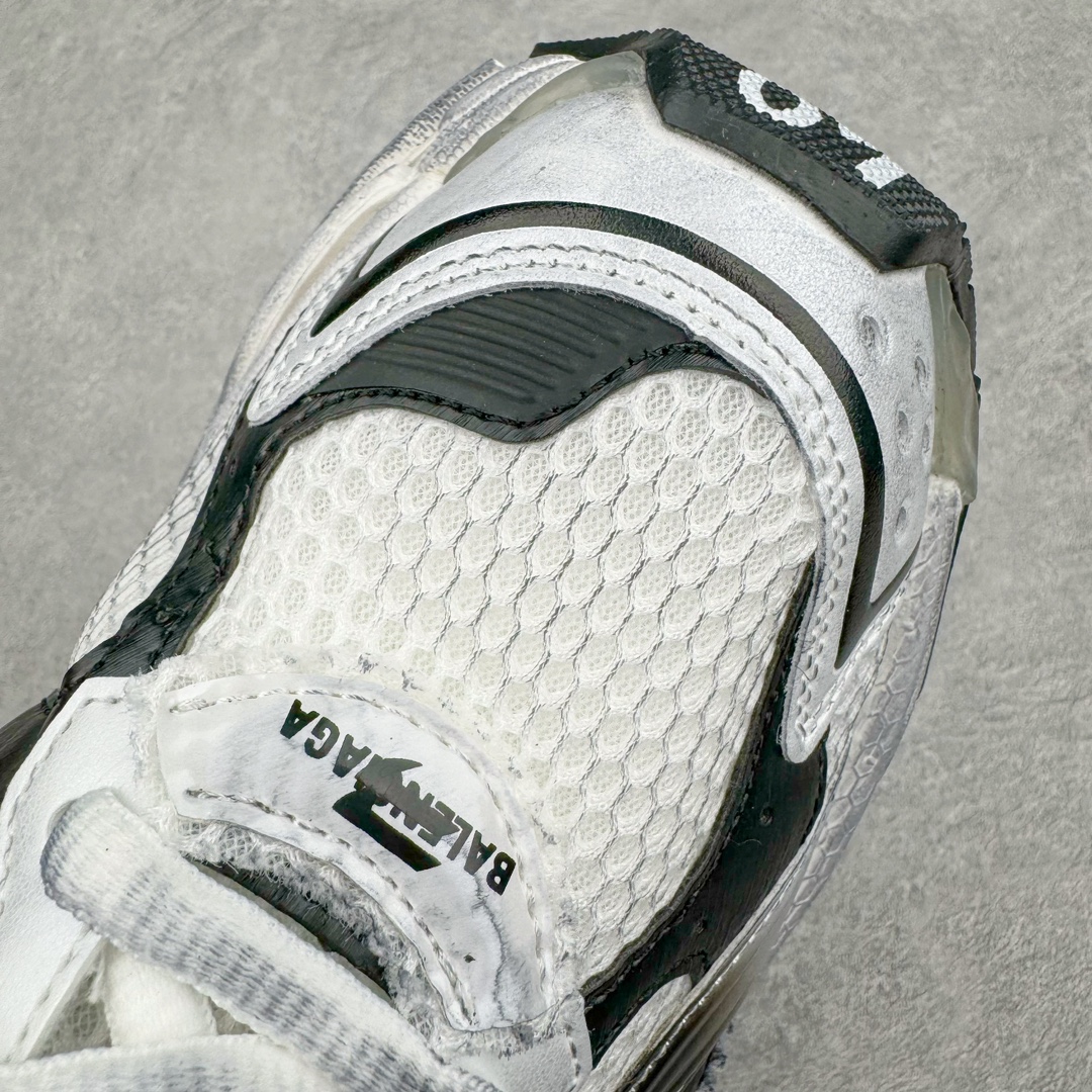 图片[16]-＃VG零售版 BALENCIAGA Runner Sneaker 巴黎世家七代慢跑系列低帮复古野跑潮流运动鞋老爹鞋 尼龙和网布材质 磨损效果 鞋头边缘印有尺码 背面浮印尺码 外侧印有跑者徽标 鞋舌刺绣 Balenciaga 品牌标识 鞋跟背面 Balenciaga品牌标识 材质采用65%聚氨酯、35%聚酯纤维 全新 Runner 鞋型轮廓借鉴于 2000 年初的复古线条 搭载大网眼面料制成鞋面基础，由粉色、白色尼龍与橡胶质地覆盖鞋面诠释线条感 当中透过几道手缝线与折损痕更是精准的掌握历经时间淬炼的破旧痕迹 延续其手法至鞋领、鞋跟、鞋带、中底等部分均饰有破损及脏污之貌 尤其是鞋领处与鞋带孔眼条更是采用不规则做旧技术将内容物泡棉随机露出 尺码：35 36 37 38 39 40 41 42 43 44 45 46-选品中心