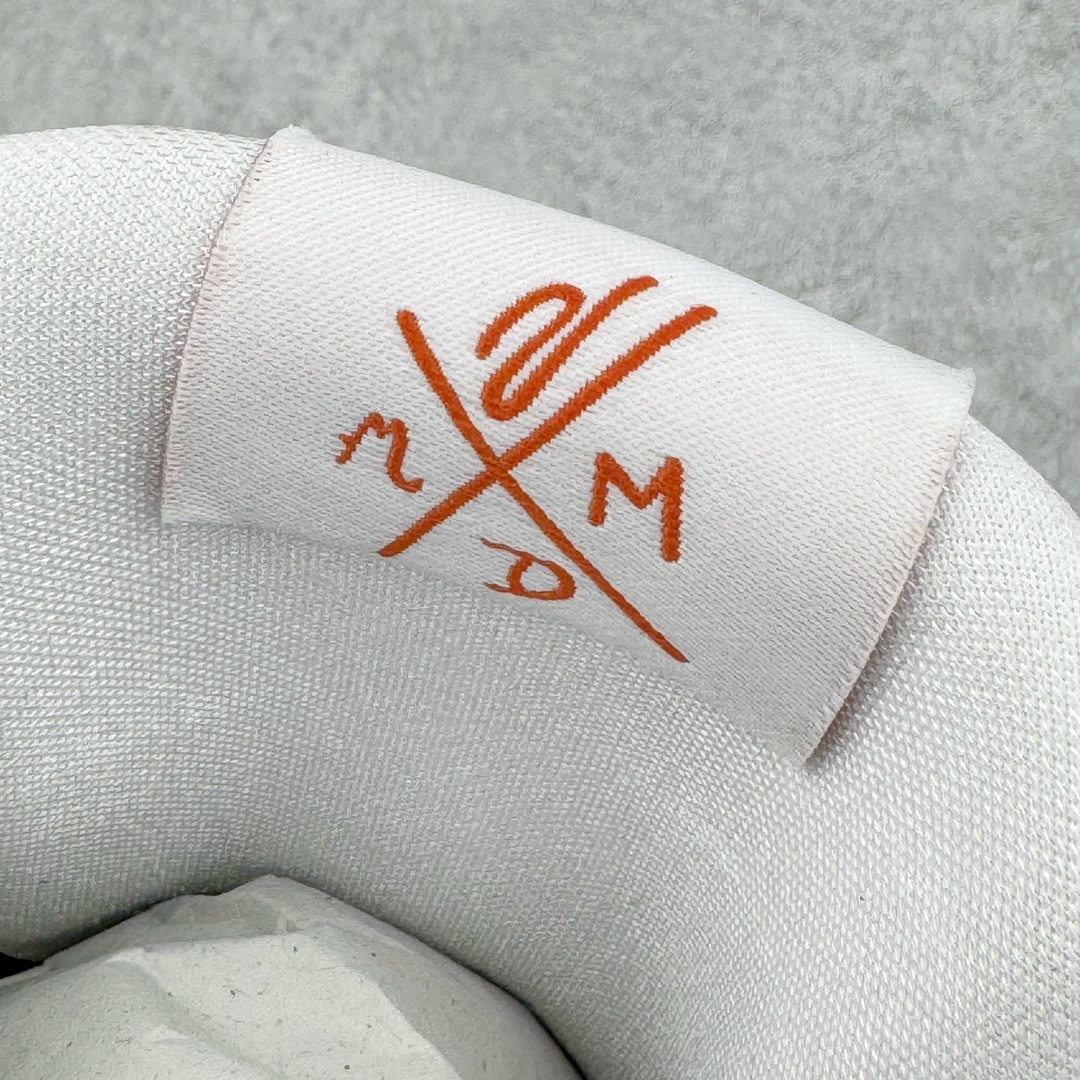 图片[13]-＃Z版纯原福利 NK Book 1 Devin Booker 德文·布克一代男子实战篮球鞋 白黑响尾蛇 FJ4250-101 全套原纸板楦头开发 确保原汁原味 完美呈现版型 鞋身流线型 原厂高强度抗扭定型港宝 小蛮腰后跟 高弹超临界发泡材质大底 贝利原厂皮料加持 内置高强度抗扭片(强度高于碳纤)给予鞋身足够抗扭矩力 实战利器 鞋身➕鞋头增配高频补强层 提升鞋头以及脚踝支撑性 尺码：40 40.5 41 42 42.5 43 44 44.5 45 46-选品中心