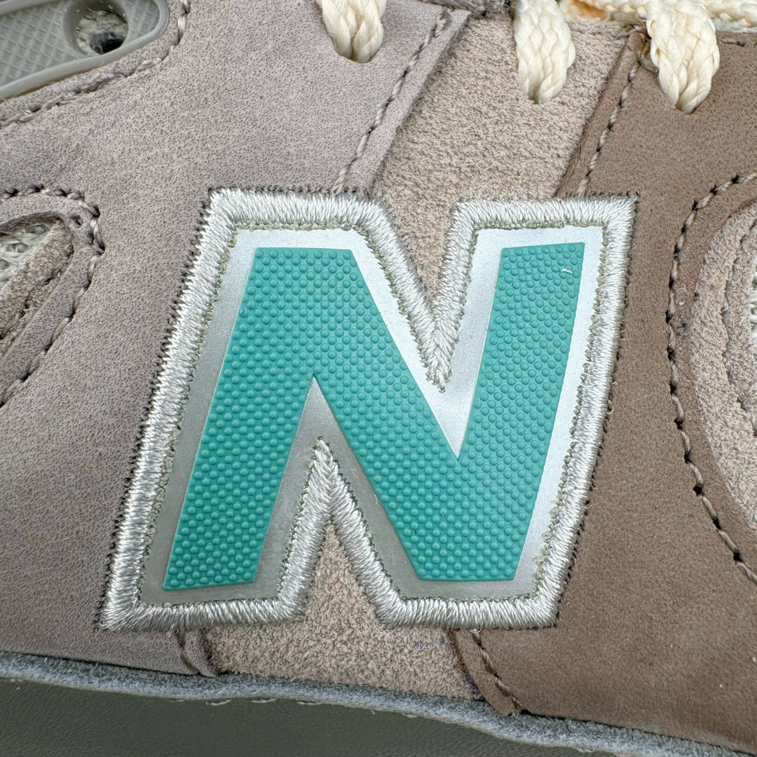 图片[18]-＃M纯原 Atmos x New Balance M2002RAM 联名棕绿 NB新百伦潮流复古织物皮革减震防滑耐磨轻便低帮跑步鞋 原档数据独立私模大底 唯一正确六层组合大底 RB前软后硬 百分百还原原鞋脚感 基于市场现有版本全新升级调整 NB市场最强产物 全网最全配色加持 全套原楦原纸板原厂数据开发 全鞋电脑针车加持 原厂网布 原装进口头层翻毛皮料正确绒感卡色 正确中底拉帮中底网布细节 一比一手工擦旧效果 冲裁组合 匠心打造 耗时两个月开发完成 工艺极其复杂难度可想而知 高端零售专供产物 尺码：36 37 37.5 38 38.5 39.5 40 40.5 41.5 42 42.5 43 44 44.5 45 45.5 46.5 47-选品中心