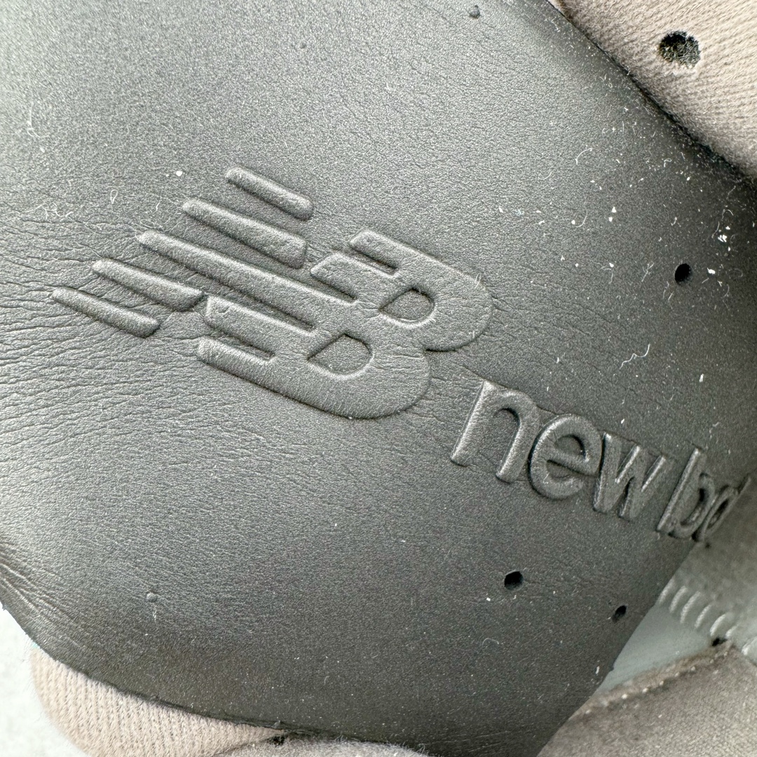 图片[21]-＃M纯原 Atmos x New Balance M2002RAM 联名棕绿 NB新百伦潮流复古织物皮革减震防滑耐磨轻便低帮跑步鞋 原档数据独立私模大底 唯一正确六层组合大底 RB前软后硬 百分百还原原鞋脚感 基于市场现有版本全新升级调整 NB市场最强产物 全网最全配色加持 全套原楦原纸板原厂数据开发 全鞋电脑针车加持 原厂网布 原装进口头层翻毛皮料正确绒感卡色 正确中底拉帮中底网布细节 一比一手工擦旧效果 冲裁组合 匠心打造 耗时两个月开发完成 工艺极其复杂难度可想而知 高端零售专供产物 尺码：36 37 37.5 38 38.5 39.5 40 40.5 41.5 42 42.5 43 44 44.5 45 45.5 46.5 47-选品中心