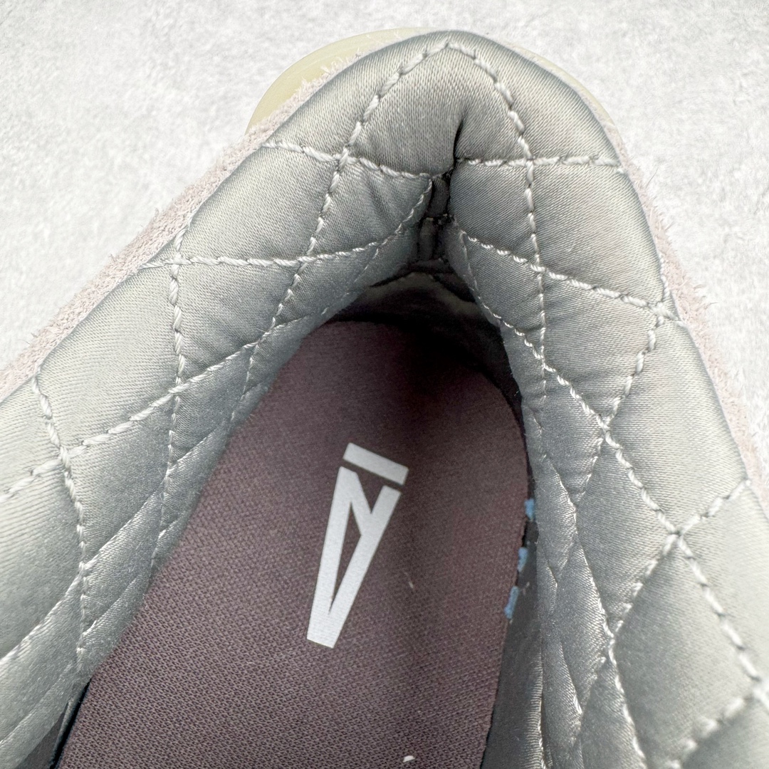 图片[13]-＃QD纯原 A Ma Maniére x Air Jordan AJ3 Retro AMM联名白紫灰 DH3434-110 圈内最强三代系列 匠心打造 开发时长超过半年 目前可过各类鉴定或无法鉴定 裸鞋随便操作 全套原纸板楦头开发 原厂大底磨具加持立体防滑纹理 原装可视Air Sole气垫 原汁原味最完美的三代版型 唯一正确鞋头趴度弧度高度鞋身腰线 原厂TPU彩虹扎染后跟饰片 正确内里反口里网布 皮料菱角分明不变形无多余毛边 广东原厂zp同批次手工大底描漆拉丝 市场唯一原厂鞋扣模具 原厂织唛标 原厂飞人电绣工艺 尾指中部跳三针 独家绑鞋带手法 印刷中底布 四线拉帮 米色美纹纸贴合固定 进口港宝加持 后跟自然饱满 全鞋荧光划线卡点 追求极致完美 每一双都是工艺品 多重QC质检 超越公司货的品控标准 实实在在的免检产品 尺码：40.5 41 42 42.5 43 44 44.5 45 45.5 46 47.5 48.5-选品中心