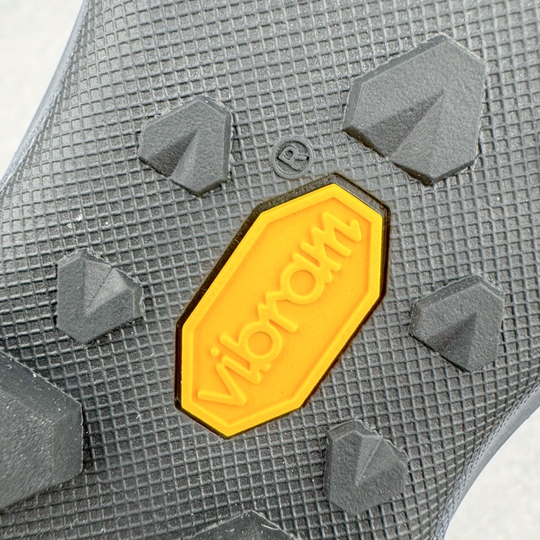 图片[20]-＃GD广顶 Arcteryx Arakys Approach 始祖鸟系列长距离越野登山徒步户外防水多功能运动跑鞋 独家原底面配置 全套原厂生产指令 内外盒标包装纸鞋带配件均同步公司 公司一样的东西 放心开冲 外贸 零售 裸鞋 渠道货 随意操作 承诺半个月内开胶直接换新 尺码：39.5 40 40.5 41 42 42.5 43 44 44.5 45-选品中心