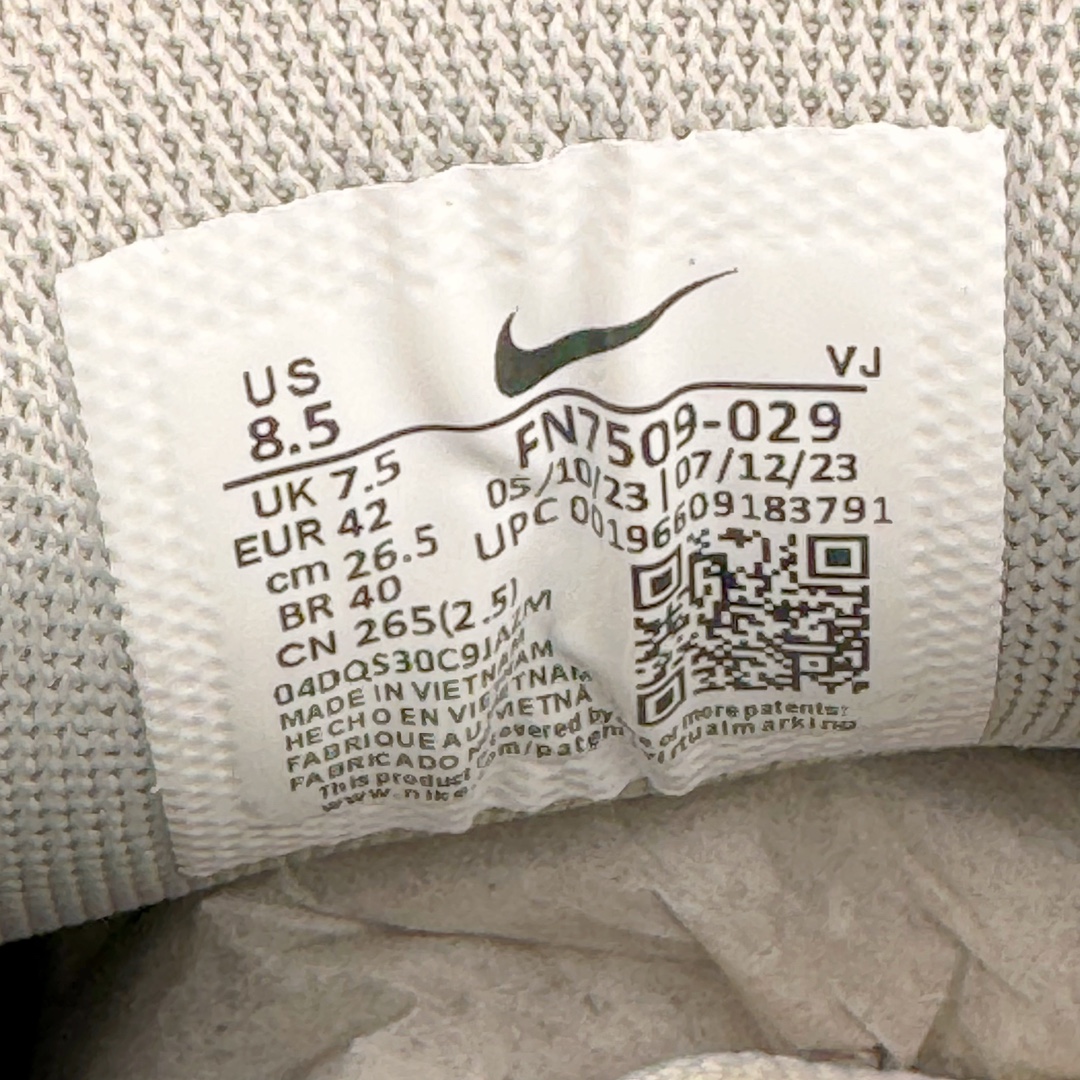 图片[12]-＃CS纯原 NK P-6000 系列低帮复古老爹风休闲运动舒适慢跑鞋 白银 FN7509-029 购入原鞋原装纸板楦头开发 独家私模四层组合大底 市场唯一正确版本 良心定价 新配色陆续出货 进口三文治网面 融合 Pegasus 过往运动鞋设计 助力 21 世纪早期跑步运动跃升时尚新高度 采用透气网眼布、运动风格线条和耐穿覆面 兼具吸睛外观和舒适感受 中底泡绵以田径赛道为灵感 打造厚实设计 缔造出众缓震性能 尺码：36 36.5 37.5 38 38.5 39 40 40.5 41 42 42.5 43 44 44.5 45-选品中心