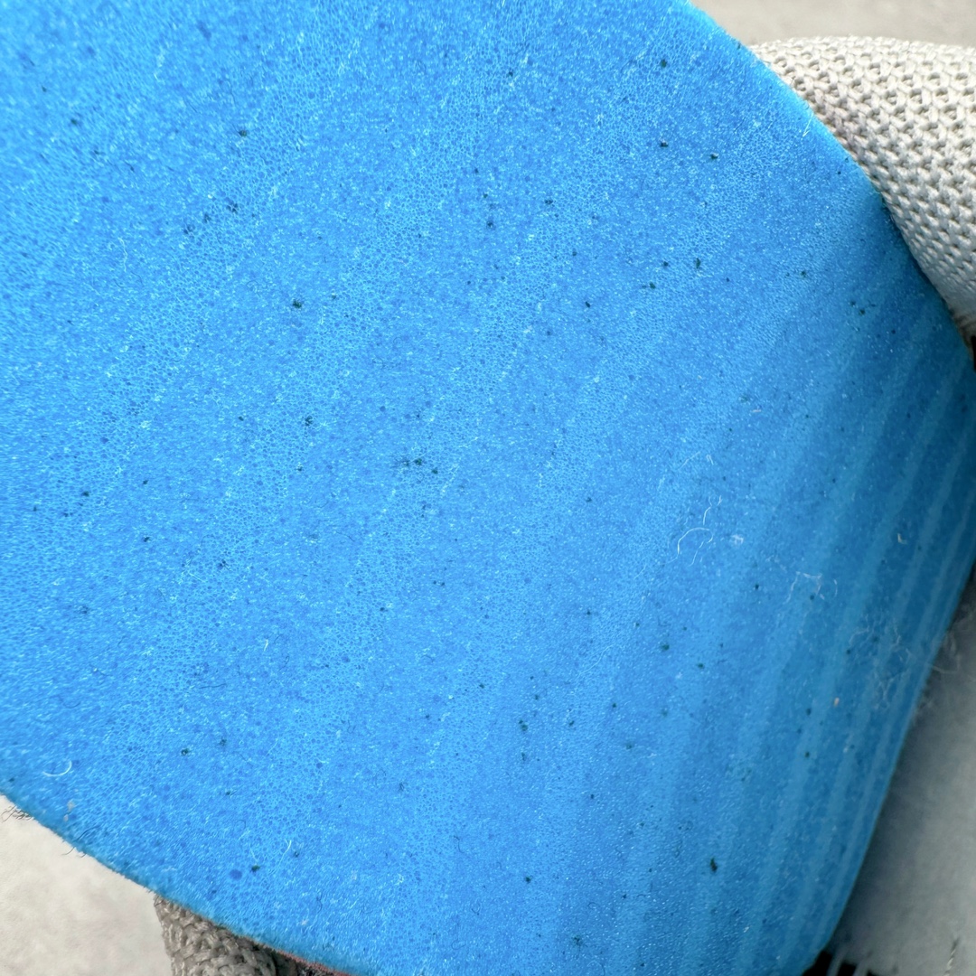 图片[11]-＃CS纯原 NK P-6000 系列低帮复古老爹风休闲运动舒适慢跑鞋 白银 FN7509-029 购入原鞋原装纸板楦头开发 独家私模四层组合大底 市场唯一正确版本 良心定价 新配色陆续出货 进口三文治网面 融合 Pegasus 过往运动鞋设计 助力 21 世纪早期跑步运动跃升时尚新高度 采用透气网眼布、运动风格线条和耐穿覆面 兼具吸睛外观和舒适感受 中底泡绵以田径赛道为灵感 打造厚实设计 缔造出众缓震性能 尺码：36 36.5 37.5 38 38.5 39 40 40.5 41 42 42.5 43 44 44.5 45-选品中心