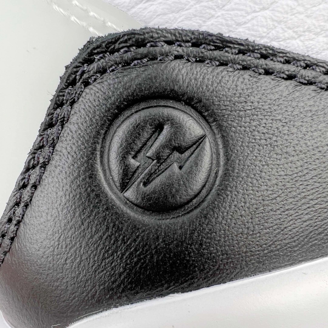 图片[10]-＃DF纯原特价 Fragment Design x Air Jordan AJ3 藤原浩闪电联名 DA3595-100 东莞元老级版师操刀倾力打造全网最强三代 原楦原纸板开发 确保原汁原味 字体间距大小 一码一段还原ZP 原厂闪电⚡Logo高频工艺 深浅饱满度 吊打市面 原厂皮料质感色泽绝无偏差 完美中底拉帮 原厂中底钢印 原档案大底 如假白送 大底纹路 气垫通透度PU的回弹性均百分百还原 原厂电绣鞋舌飞人刺绣针数立体讲究精细欢迎对比正品原鞋 尺码：40 40.5 41 42 42.5 43 44 44.5 45 46 47.5-选品中心