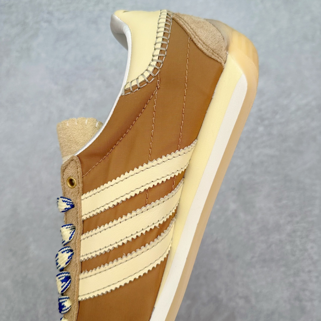 图片[7]-Wales Bonner x AD Originals Country Low WB日产联名系列经典复古低帮休闲运动慢跑鞋 GW1388 伦敦时装品牌 Wales Bonner 携手 Originals 打造 2022 最新春夏联名系列。本次为双方的第四度合作，灵感汲取了设计师 Grace Wales Bonner 对于 70、80 年代 Burkina Faso 音乐、摄影方面的研究，选择 Country 与 Samba 两双经典鞋款进行打造。 尺码：36 36⅔ 37⅓ 38 38⅔ 39⅓ 40 40⅔ 41⅓ 42 42⅔ 43⅓ 44 44⅔ 45-选品中心