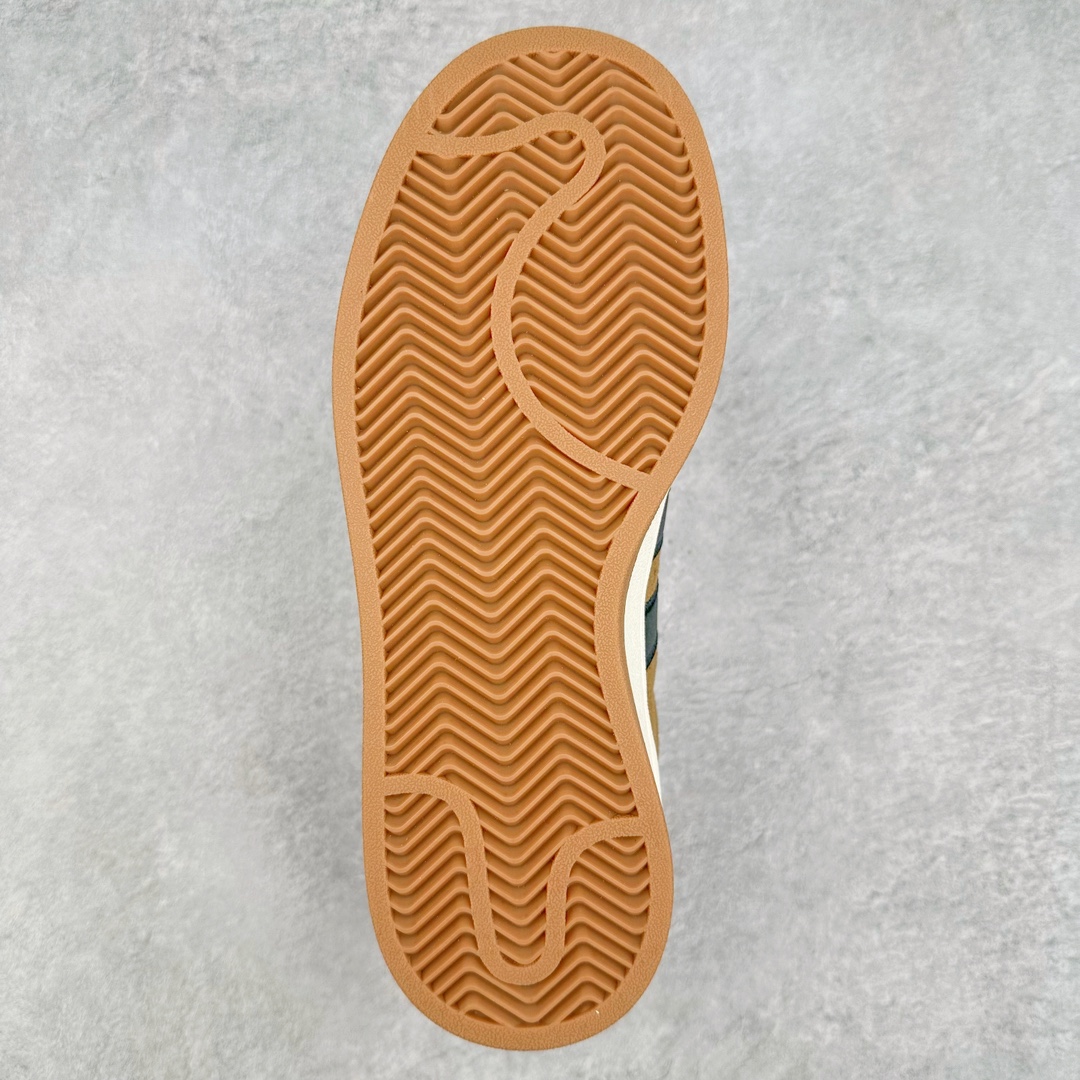 图片[9]-AD Originals Campus 00s 学院系列面包风经典复古低帮百搭休闲运动板鞋 IE2175 这次 Originals 选择了以经典复古鞋型 Campus 为蓝本打造全新面包鞋 这款鞋型联名不断 冠希当年对它更是钟爱有加 论牌面丝毫不输贝壳头、Forum 等大热鞋型 这次 Campus 一改 80 年代的瘦长造型 鞋舌、鞋身、鞋底甚至细节都变大了 营造出千禧年前后流行的面包鞋宽大廓形 因此鞋名改为 Campus 00s 鞋身采用绒面皮料搭配白色常规皮革 质感上还是延续了经典 Campus 的设计 鞋舌填充更加饱满 让鞋款整体看起来更加圆润 搭配上这款浅蓝配色 「蓝胖子」造型真的很可爱 鞋舌还加入了与以往 Campus 不同的全新三叶草 Logo 令造型更具千禧气息 鞋带也采用了加宽的设计 如果你不喜欢 这次还附送了传统鞋带可以替换 鞋底采用了米黄做旧设计 凸显鞋款的复古年代感 除了清新可人的浅蓝配色 还有一款酷灰配色 造型更加硬朗复古 而且相比浅蓝配色更加耐脏 尺码：36 36⅔ 37⅓ 38 38⅔ 39⅓ 40 40⅔ 41⅓ 42 42⅔ 43⅓ 44 45-选品中心