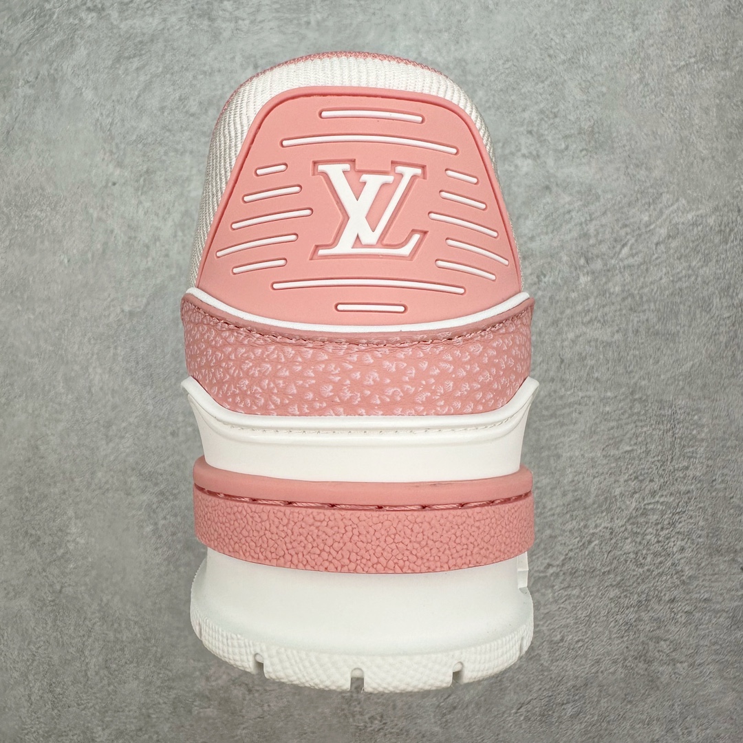 图片[8]-Louis Vuitton Trainer lv时装走秀运动鞋 做旧系列 全网最全配色更新最快 最成熟的做工稳定的品控 完美鞋型超高的清洁度 零毛边线头瑕疵 全套原楦原纸版原鞋开模 全网最具灵魂的版型 正确原装黄色鞋盒 正确中底印花 鞋面印花3D高频深度立体 全鞋电脑针车 紧密相连 针距密度一致 环保乳胶注塑鞋垫 厚度脚感还原原版 皮面裁剪部位 统一油边封口工艺 原装橡胶大底含胶量大底组合零偏差 专柜全套包装 防尘袋 说明书 质保卡 男女鞋 尺码：35 36 37 38 39 40 41 42 43 44 45-选品中心