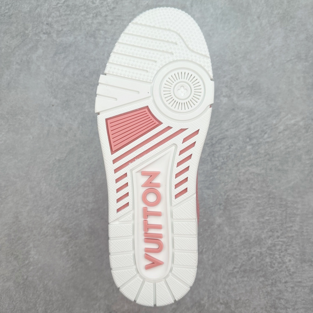 图片[9]-Louis Vuitton Trainer lv时装走秀运动鞋 做旧系列 全网最全配色更新最快 最成熟的做工稳定的品控 完美鞋型超高的清洁度 零毛边线头瑕疵 全套原楦原纸版原鞋开模 全网最具灵魂的版型 正确原装黄色鞋盒 正确中底印花 鞋面印花3D高频深度立体 全鞋电脑针车 紧密相连 针距密度一致 环保乳胶注塑鞋垫 厚度脚感还原原版 皮面裁剪部位 统一油边封口工艺 原装橡胶大底含胶量大底组合零偏差 专柜全套包装 防尘袋 说明书 质保卡 男女鞋 尺码：35 36 37 38 39 40 41 42 43 44 45-选品中心