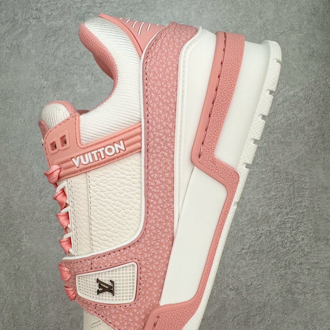 图片[7]-Louis Vuitton Trainer lv时装走秀运动鞋 做旧系列 全网最全配色更新最快 最成熟的做工稳定的品控 完美鞋型超高的清洁度 零毛边线头瑕疵 全套原楦原纸版原鞋开模 全网最具灵魂的版型 正确原装黄色鞋盒 正确中底印花 鞋面印花3D高频深度立体 全鞋电脑针车 紧密相连 针距密度一致 环保乳胶注塑鞋垫 厚度脚感还原原版 皮面裁剪部位 统一油边封口工艺 原装橡胶大底含胶量大底组合零偏差 专柜全套包装 防尘袋 说明书 质保卡 男女鞋 尺码：35 36 37 38 39 40 41 42 43 44 45-选品中心