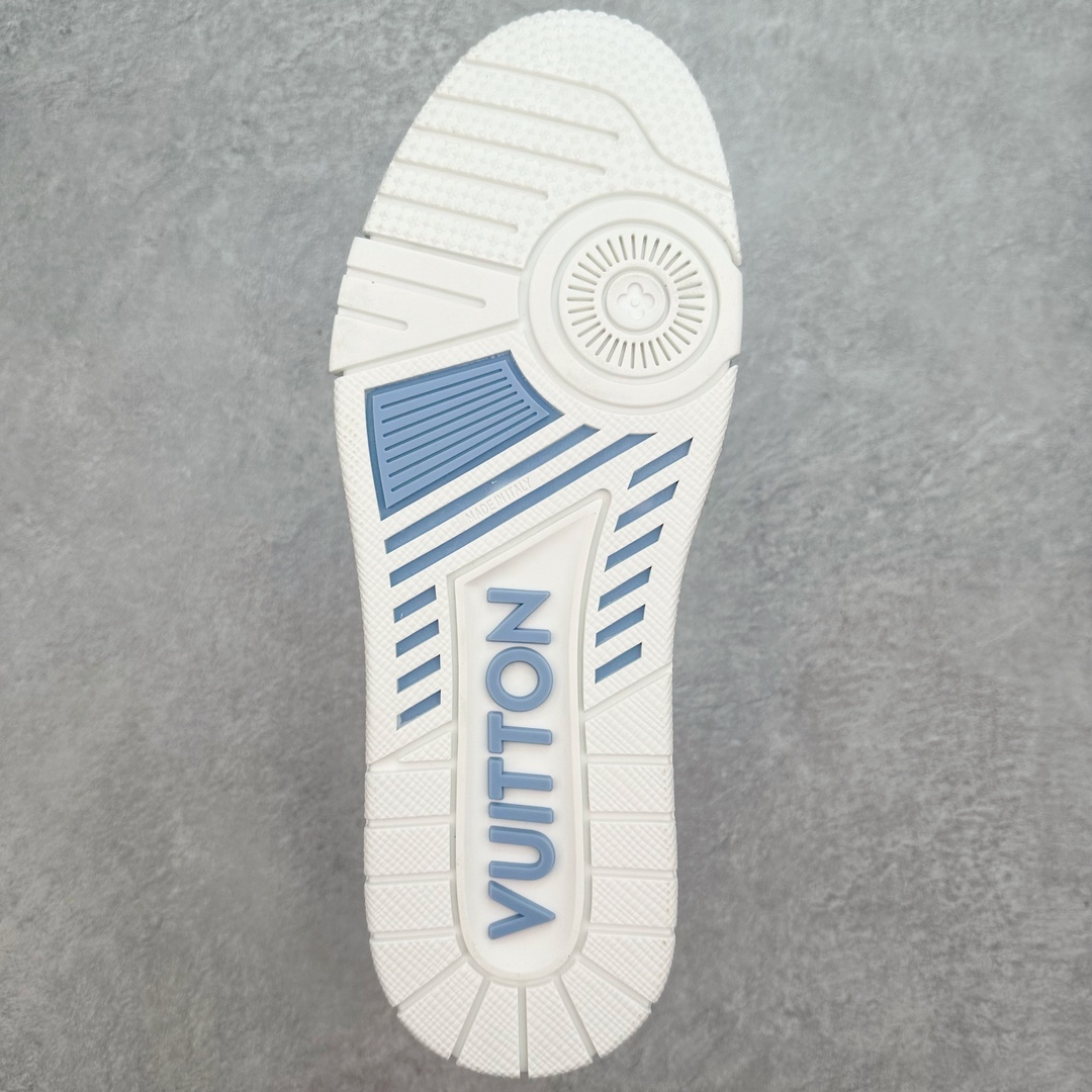 图片[9]-Louis Vuitton Trainer lv时装走秀运动鞋 做旧系列 全网最全配色更新最快 最成熟的做工稳定的品控 完美鞋型超高的清洁度 零毛边线头瑕疵 全套原楦原纸版原鞋开模 全网最具灵魂的版型 正确原装黄色鞋盒 正确中底印花 鞋面印花3D高频深度立体 全鞋电脑针车 紧密相连 针距密度一致 环保乳胶注塑鞋垫 厚度脚感还原原版 皮面裁剪部位 统一油边封口工艺 原装橡胶大底含胶量大底组合零偏差 专柜全套包装 防尘袋 说明书 质保卡 男女鞋 尺码：35 36 37 38 39 40 41 42 43 44 45-选品中心