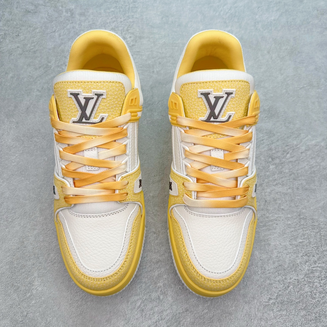 图片[2]-Louis Vuitton Trainer lv时装走秀运动鞋 做旧系列 全网最全配色更新最快 最成熟的做工稳定的品控 完美鞋型超高的清洁度 零毛边线头瑕疵 全套原楦原纸版原鞋开模 全网最具灵魂的版型 正确原装黄色鞋盒 正确中底印花 鞋面印花3D高频深度立体 全鞋电脑针车 紧密相连 针距密度一致 环保乳胶注塑鞋垫 厚度脚感还原原版 皮面裁剪部位 统一油边封口工艺 原装橡胶大底含胶量大底组合零偏差 专柜全套包装 防尘袋 说明书 质保卡 男女鞋 尺码：35 36 37 38 39 40 41 42 43 44 45-选品中心