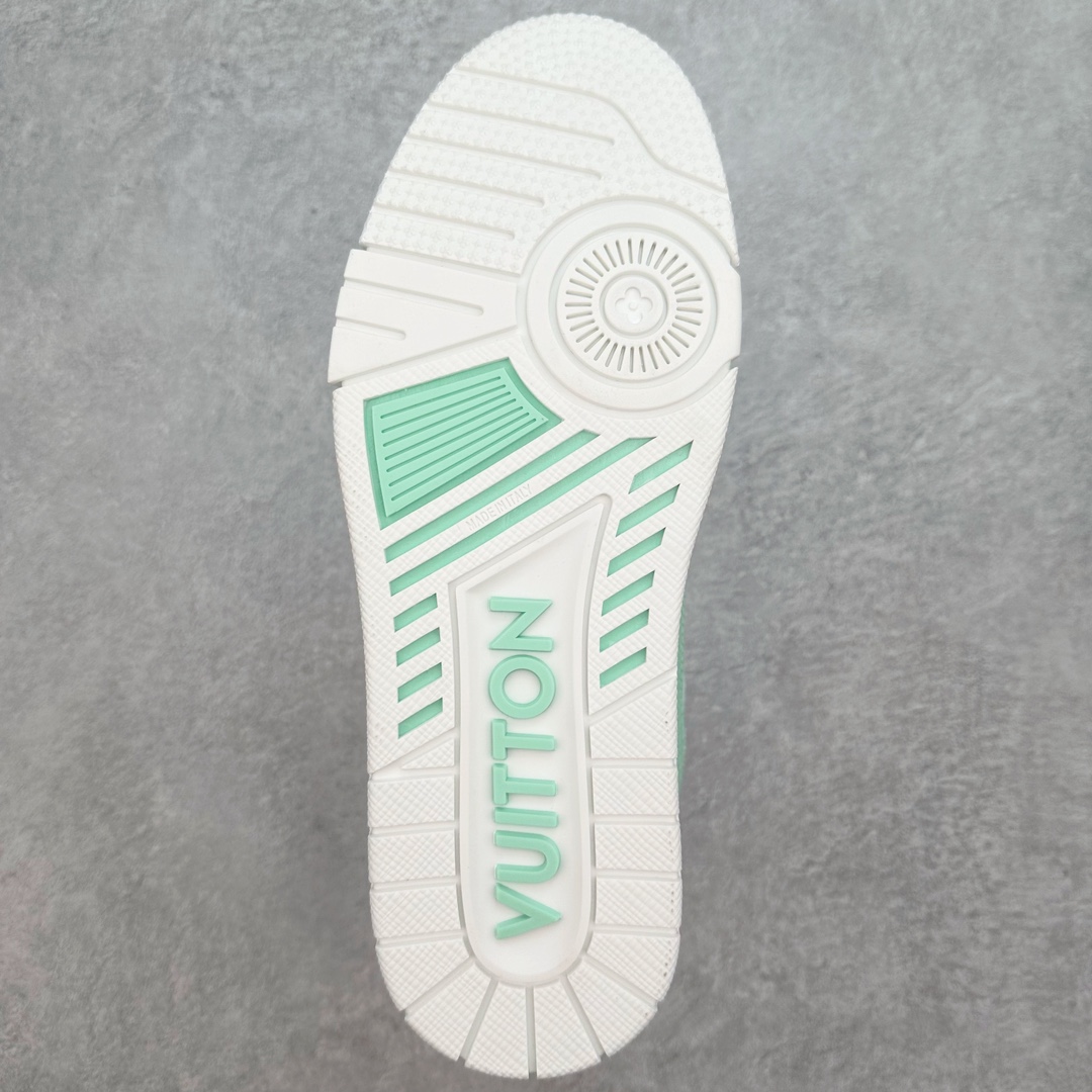 图片[9]-Louis Vuitton Trainer lv时装走秀运动鞋 做旧系列 全网最全配色更新最快 最成熟的做工稳定的品控 完美鞋型超高的清洁度 零毛边线头瑕疵 全套原楦原纸版原鞋开模 全网最具灵魂的版型 正确原装黄色鞋盒 正确中底印花 鞋面印花3D高频深度立体 全鞋电脑针车 紧密相连 针距密度一致 环保乳胶注塑鞋垫 厚度脚感还原原版 皮面裁剪部位 统一油边封口工艺 原装橡胶大底含胶量大底组合零偏差 专柜全套包装 防尘袋 说明书 质保卡 男女鞋 尺码：35 36 37 38 39 40 41 42 43 44 45-选品中心