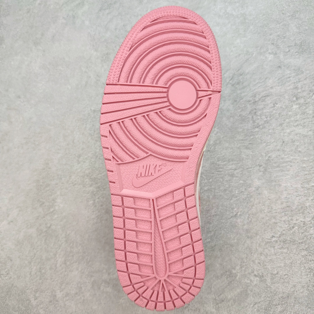 图片[9]-＃KZ神版特价 Travis Scott x Air Jordan AJ1 Low OG SP TS联名9.0 白粉倒钩低帮 DM7866-600 毫无疑问市场中端王者 耗时半年巨作 全套原纸板楦头开发 确保原汁原味 完美呈现倒钩版型 原档案转印油墨一体 东莞原厂磨具大底独家尺码35.5 48.5 一码一磨具拒绝假半码 此版本只针对中端市场 皮料材质有所更替 其他数据细节工艺流程均保持一致 绝不口嗨 细节品控鞋型随意秒杀市面3XX 4XX 原盒原配 外盒透明胶套 内侧字体 工整带凹凸感 原厂拉帮工艺 针距密度一致 后跟弧度收口自然不对折 极致一眼正品既视感 进口玻璃冲刀皮料裁剪零毛边 承诺百分百一致原鞋 全鞋电脑针车工艺 进口港宝加持 后跟自然饱满 全鞋荧光划线卡点 追求极致完美 每一双都是工艺品 多重QC质检 超越公司货的品控标准 实实在在的免检产品 尺码：35.5 36 36.5 37.5 38 38.5 39 40 40.5 41 42 42.5 43 44 44.5 45 46 47.5 48.5-选品中心