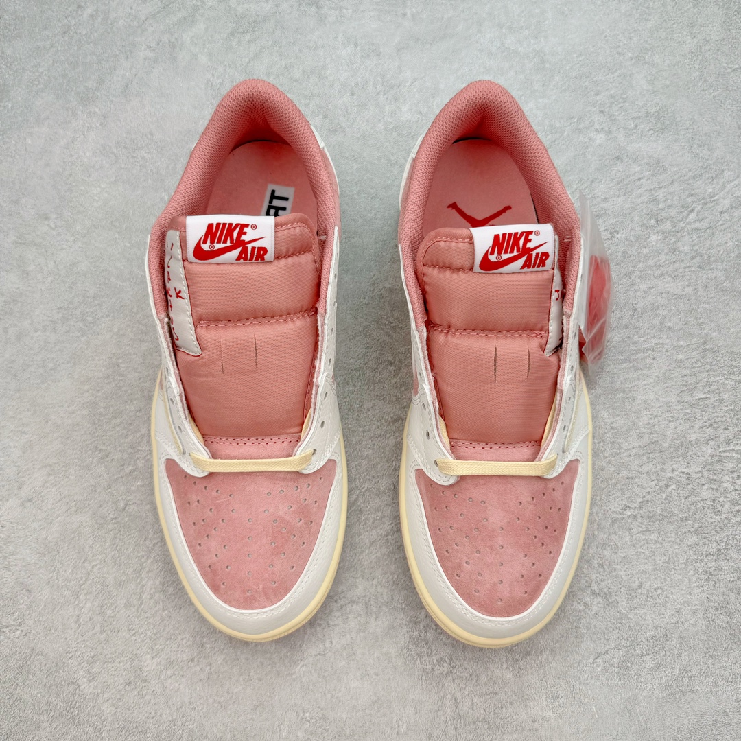 图片[2]-＃KZ神版特价 Travis Scott x Air Jordan AJ1 Low OG SP TS联名9.0 白粉倒钩低帮 DM7866-600 毫无疑问市场中端王者 耗时半年巨作 全套原纸板楦头开发 确保原汁原味 完美呈现倒钩版型 原档案转印油墨一体 东莞原厂磨具大底独家尺码35.5 48.5 一码一磨具拒绝假半码 此版本只针对中端市场 皮料材质有所更替 其他数据细节工艺流程均保持一致 绝不口嗨 细节品控鞋型随意秒杀市面3XX 4XX 原盒原配 外盒透明胶套 内侧字体 工整带凹凸感 原厂拉帮工艺 针距密度一致 后跟弧度收口自然不对折 极致一眼正品既视感 进口玻璃冲刀皮料裁剪零毛边 承诺百分百一致原鞋 全鞋电脑针车工艺 进口港宝加持 后跟自然饱满 全鞋荧光划线卡点 追求极致完美 每一双都是工艺品 多重QC质检 超越公司货的品控标准 实实在在的免检产品 尺码：35.5 36 36.5 37.5 38 38.5 39 40 40.5 41 42 42.5 43 44 44.5 45 46 47.5 48.5-选品中心