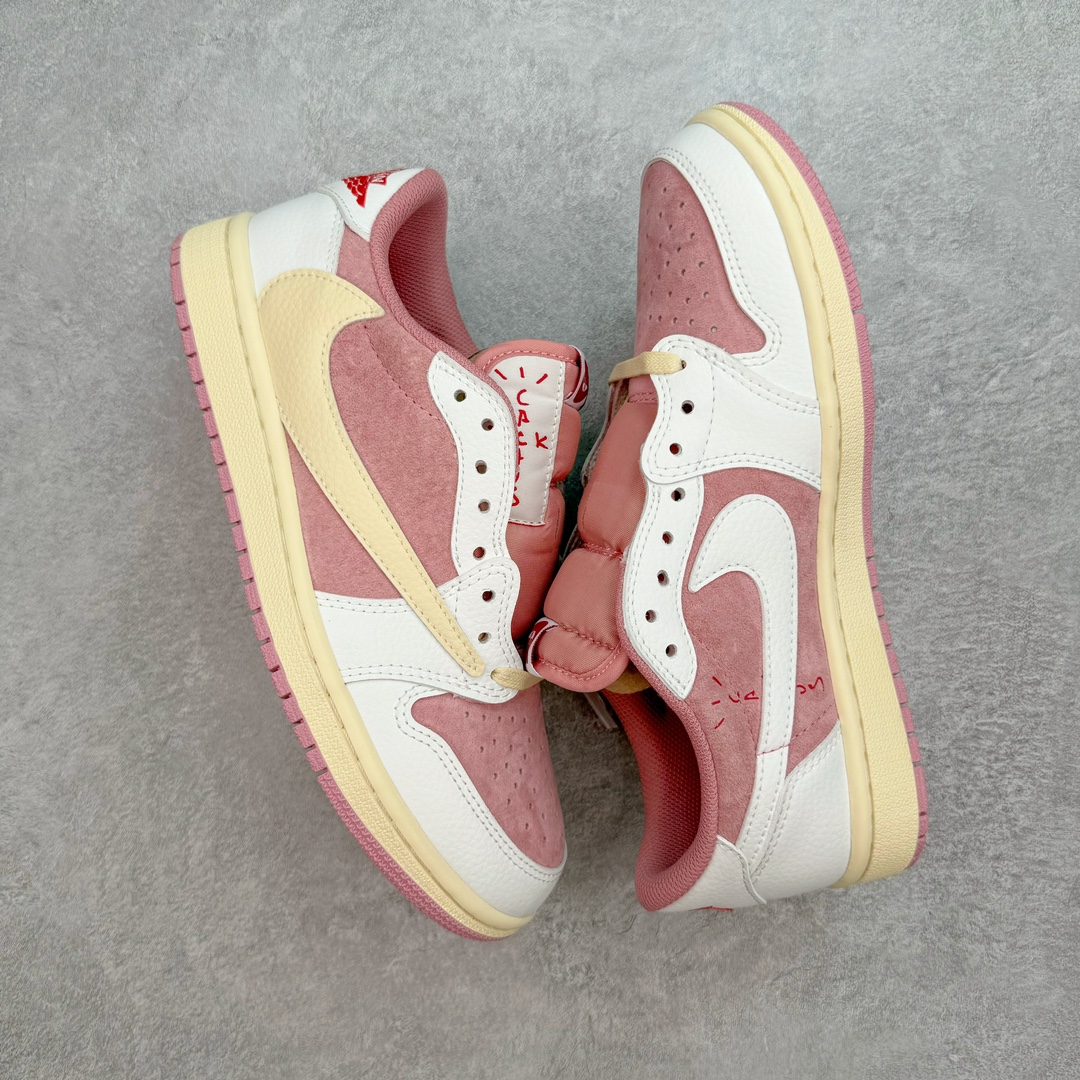 图片[3]-＃KZ神版特价 Travis Scott x Air Jordan AJ1 Low OG SP TS联名9.0 白粉倒钩低帮 DM7866-600 毫无疑问市场中端王者 耗时半年巨作 全套原纸板楦头开发 确保原汁原味 完美呈现倒钩版型 原档案转印油墨一体 东莞原厂磨具大底独家尺码35.5 48.5 一码一磨具拒绝假半码 此版本只针对中端市场 皮料材质有所更替 其他数据细节工艺流程均保持一致 绝不口嗨 细节品控鞋型随意秒杀市面3XX 4XX 原盒原配 外盒透明胶套 内侧字体 工整带凹凸感 原厂拉帮工艺 针距密度一致 后跟弧度收口自然不对折 极致一眼正品既视感 进口玻璃冲刀皮料裁剪零毛边 承诺百分百一致原鞋 全鞋电脑针车工艺 进口港宝加持 后跟自然饱满 全鞋荧光划线卡点 追求极致完美 每一双都是工艺品 多重QC质检 超越公司货的品控标准 实实在在的免检产品 尺码：35.5 36 36.5 37.5 38 38.5 39 40 40.5 41 42 42.5 43 44 44.5 45 46 47.5 48.5-选品中心