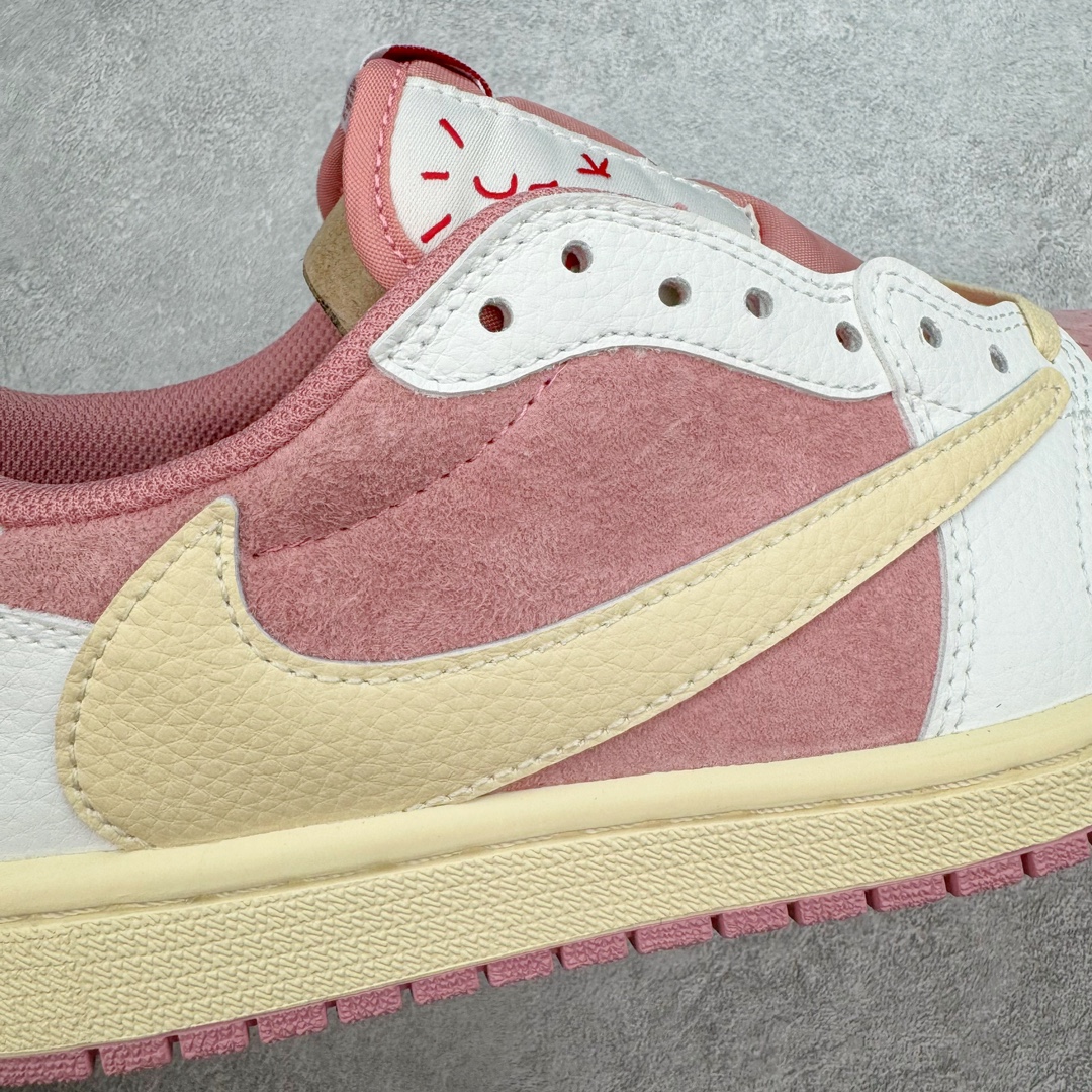 图片[13]-＃KZ神版特价 Travis Scott x Air Jordan AJ1 Low OG SP TS联名9.0 白粉倒钩低帮 DM7866-600 毫无疑问市场中端王者 耗时半年巨作 全套原纸板楦头开发 确保原汁原味 完美呈现倒钩版型 原档案转印油墨一体 东莞原厂磨具大底独家尺码35.5 48.5 一码一磨具拒绝假半码 此版本只针对中端市场 皮料材质有所更替 其他数据细节工艺流程均保持一致 绝不口嗨 细节品控鞋型随意秒杀市面3XX 4XX 原盒原配 外盒透明胶套 内侧字体 工整带凹凸感 原厂拉帮工艺 针距密度一致 后跟弧度收口自然不对折 极致一眼正品既视感 进口玻璃冲刀皮料裁剪零毛边 承诺百分百一致原鞋 全鞋电脑针车工艺 进口港宝加持 后跟自然饱满 全鞋荧光划线卡点 追求极致完美 每一双都是工艺品 多重QC质检 超越公司货的品控标准 实实在在的免检产品 尺码：35.5 36 36.5 37.5 38 38.5 39 40 40.5 41 42 42.5 43 44 44.5 45 46 47.5 48.5-选品中心