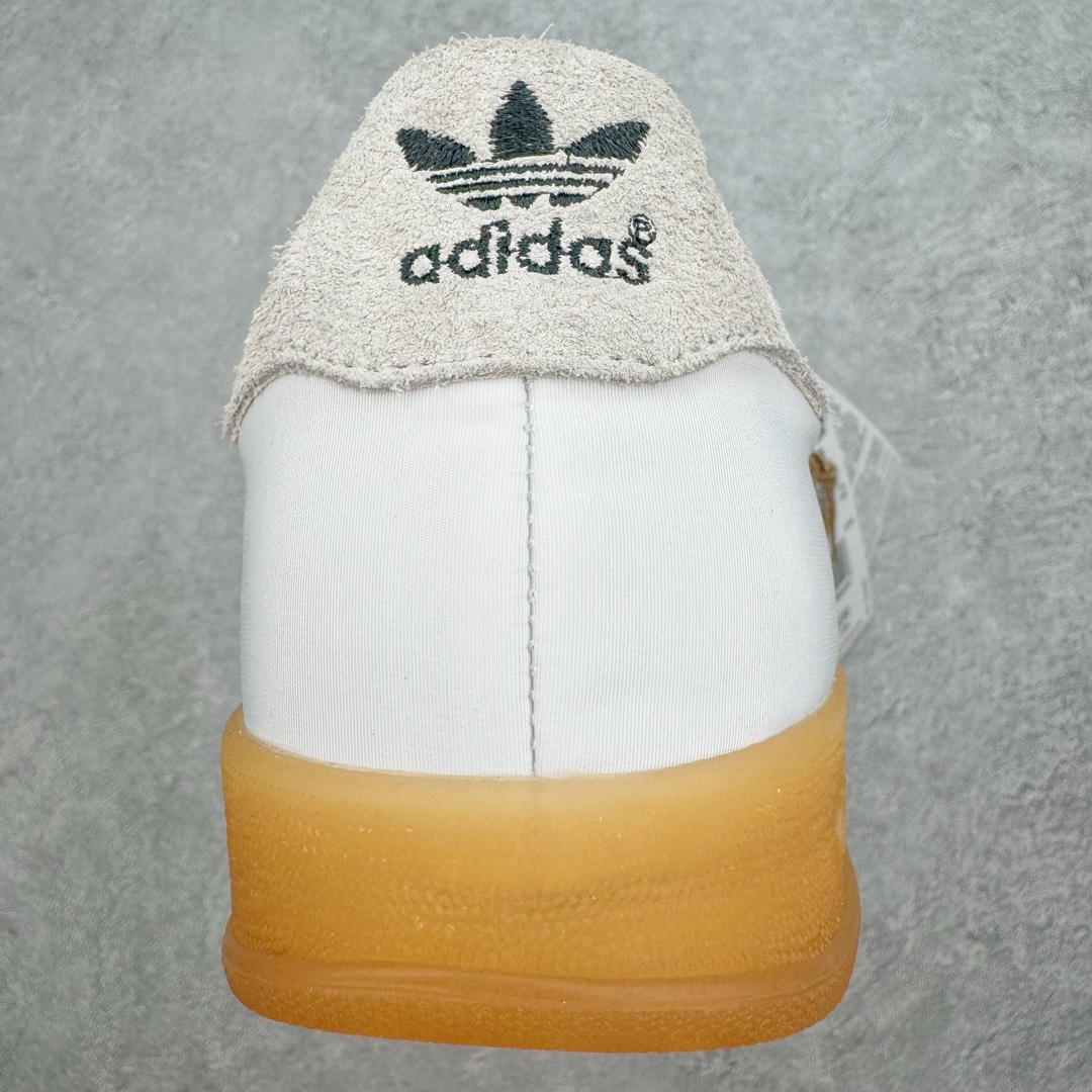 图片[8]-＃MF AD Original Gazelle Indoor Trainers 瞪羚室内鞋系列低帮复古百搭休闲运动德训风板鞋 联名白黑 IH9985 高端零售特供批次 原厂定制长毛翻毛皮组合环保纤维革鞋面材质 内置环保海玻璃鞋垫 外置RB橡胶大底 产品品控稳定性领先行业 原厂全套原楦原纸板冲刀磨具开发 原厂皮料加持 原厂港宝加持定型后跟R度完美 将复古进行到底 简约流畅 三十年不变经典 这款Gazelle运动鞋 无论面料、配色、质感或设计 都只在重现其1991年原款的经典 皮革鞋面 撞色三条纹和鞋跟标的设计 力求呈现90年代的经典复古风潮 Samba火热的同时 也带动了其它的复古鞋型 Gazelle便是其中一只 Gazelle Indoor拥有包边更宽的T字型鞋头 更好的保护运动员的前掌 浓浓的复古氛围感 非常适合现在流行的Cleanfit风格 尺码：35.5 36 36⅔ 37⅓ 38 38⅔ 39⅓ 40 40⅔ 41⅓ 42 42⅔ 43⅓ 44 44⅔ 45-选品中心