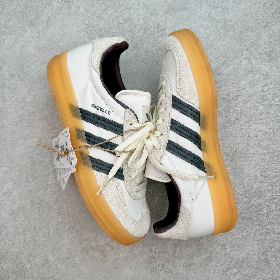 图片[3]-＃MF AD Original Gazelle Indoor Trainers 瞪羚室内鞋系列低帮复古百搭休闲运动德训风板鞋 联名白黑 IH9985 高端零售特供批次 原厂定制长毛翻毛皮组合环保纤维革鞋面材质 内置环保海玻璃鞋垫 外置RB橡胶大底 产品品控稳定性领先行业 原厂全套原楦原纸板冲刀磨具开发 原厂皮料加持 原厂港宝加持定型后跟R度完美 将复古进行到底 简约流畅 三十年不变经典 这款Gazelle运动鞋 无论面料、配色、质感或设计 都只在重现其1991年原款的经典 皮革鞋面 撞色三条纹和鞋跟标的设计 力求呈现90年代的经典复古风潮 Samba火热的同时 也带动了其它的复古鞋型 Gazelle便是其中一只 Gazelle Indoor拥有包边更宽的T字型鞋头 更好的保护运动员的前掌 浓浓的复古氛围感 非常适合现在流行的Cleanfit风格 尺码：35.5 36 36⅔ 37⅓ 38 38⅔ 39⅓ 40 40⅔ 41⅓ 42 42⅔ 43⅓ 44 44⅔ 45-选品中心