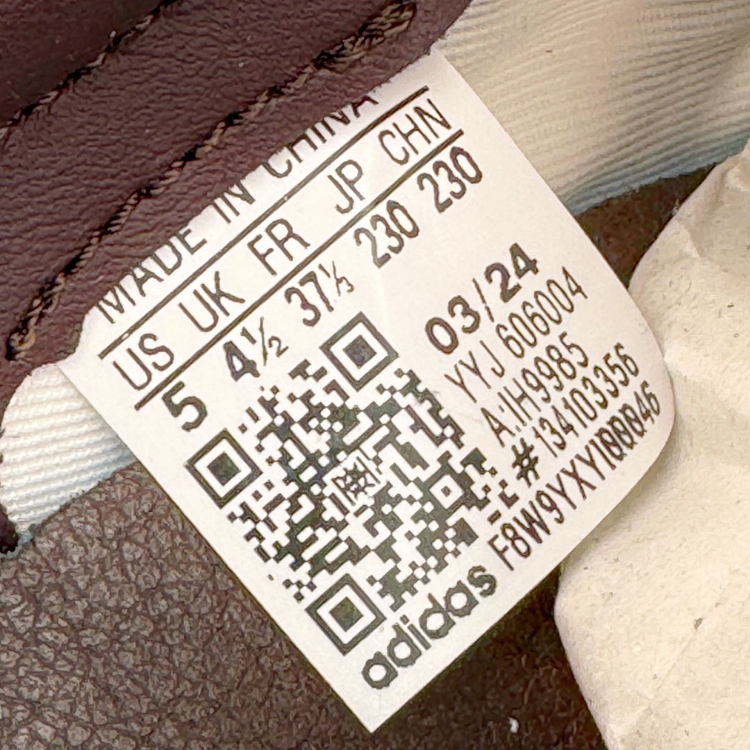 图片[15]-＃MF AD Original Gazelle Indoor Trainers 瞪羚室内鞋系列低帮复古百搭休闲运动德训风板鞋 联名白黑 IH9985 高端零售特供批次 原厂定制长毛翻毛皮组合环保纤维革鞋面材质 内置环保海玻璃鞋垫 外置RB橡胶大底 产品品控稳定性领先行业 原厂全套原楦原纸板冲刀磨具开发 原厂皮料加持 原厂港宝加持定型后跟R度完美 将复古进行到底 简约流畅 三十年不变经典 这款Gazelle运动鞋 无论面料、配色、质感或设计 都只在重现其1991年原款的经典 皮革鞋面 撞色三条纹和鞋跟标的设计 力求呈现90年代的经典复古风潮 Samba火热的同时 也带动了其它的复古鞋型 Gazelle便是其中一只 Gazelle Indoor拥有包边更宽的T字型鞋头 更好的保护运动员的前掌 浓浓的复古氛围感 非常适合现在流行的Cleanfit风格 尺码：35.5 36 36⅔ 37⅓ 38 38⅔ 39⅓ 40 40⅔ 41⅓ 42 42⅔ 43⅓ 44 44⅔ 45-选品中心