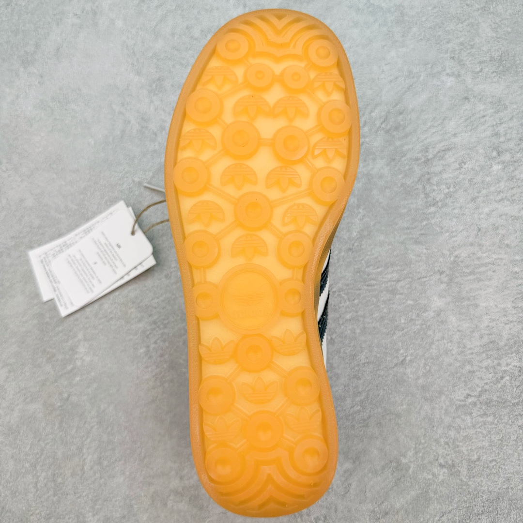 图片[9]-＃MF AD Original Gazelle Indoor Trainers 瞪羚室内鞋系列低帮复古百搭休闲运动德训风板鞋 联名白黑 IH9985 高端零售特供批次 原厂定制长毛翻毛皮组合环保纤维革鞋面材质 内置环保海玻璃鞋垫 外置RB橡胶大底 产品品控稳定性领先行业 原厂全套原楦原纸板冲刀磨具开发 原厂皮料加持 原厂港宝加持定型后跟R度完美 将复古进行到底 简约流畅 三十年不变经典 这款Gazelle运动鞋 无论面料、配色、质感或设计 都只在重现其1991年原款的经典 皮革鞋面 撞色三条纹和鞋跟标的设计 力求呈现90年代的经典复古风潮 Samba火热的同时 也带动了其它的复古鞋型 Gazelle便是其中一只 Gazelle Indoor拥有包边更宽的T字型鞋头 更好的保护运动员的前掌 浓浓的复古氛围感 非常适合现在流行的Cleanfit风格 尺码：35.5 36 36⅔ 37⅓ 38 38⅔ 39⅓ 40 40⅔ 41⅓ 42 42⅔ 43⅓ 44 44⅔ 45-选品中心