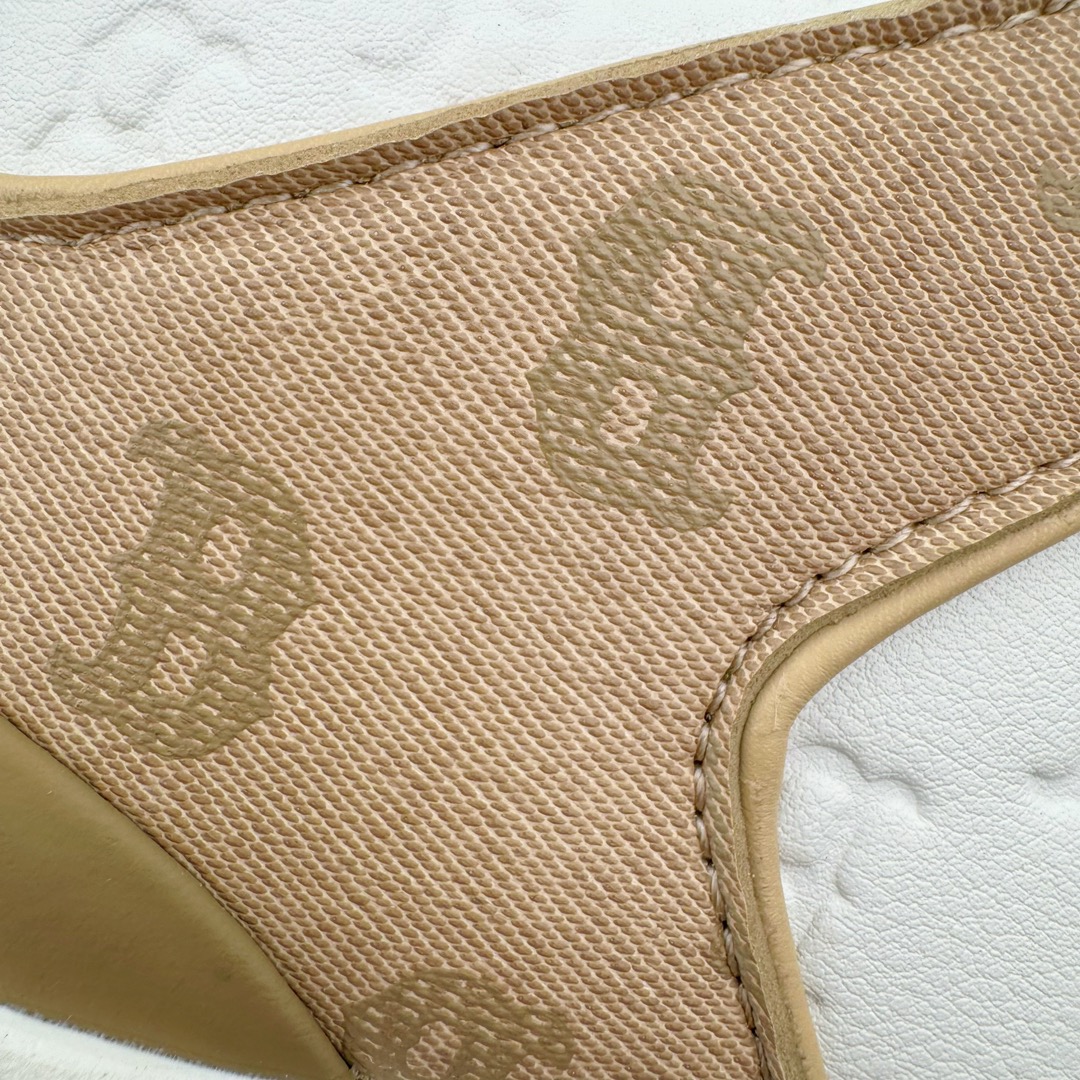 图片[15]-＃PB过验版 MLB Chunky Liner Basic 复古印花学长鞋系列低帮轻量增高厚底百搭休闲运动慢跑鞋板鞋 Korea韩国联名NY美国榄球纽约洋基队限定 目前可过轻松秒过各类鉴定 能操作的私聊 韩国代购专供 左脚内置NFC感应 区别市面贴纸假芯片 MLB专用菱形双针中底布 重点细节中底布带注胶孔 原厂NFC感应吊牌 支持鉴定 一个两位数 原盒原标 全套原楦原纸板原厂数据开发 中韩文保养标贴 绿色防霉片 平台代购专供 独家一比一RB+MD组合大底 高频后跟小人Logo精准对位立体饱满 正确网布加超迁鞋面 转印中底走线紧密 转印Logo工艺表层防刮不掉色 尺码：35 36 36.5 37.5 38 38.5 39 40 40.5 41 42 42.5 43 44 44.5 45-选品中心