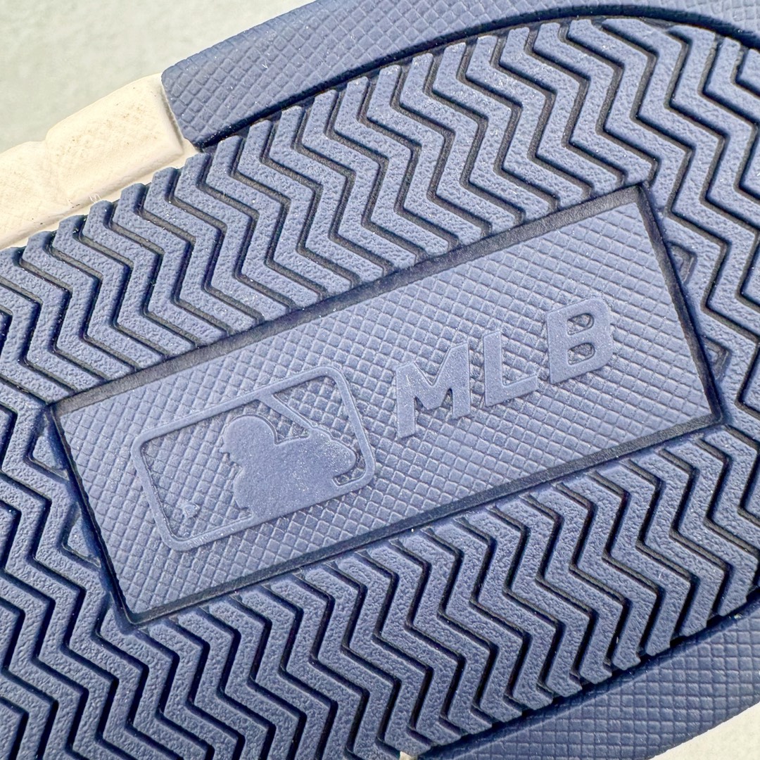 图片[14]-＃PB过验版 MLB Chunky Liner Basic 复古印花学长鞋系列低帮轻量增高厚底百搭休闲运动慢跑鞋板鞋 Korea韩国联名NY美国榄球纽约洋基队限定 目前可过轻松秒过各类鉴定 能操作的私聊 韩国代购专供 左脚内置NFC感应 区别市面贴纸假芯片 MLB专用菱形双针中底布 重点细节中底布带注胶孔 原厂NFC感应吊牌 支持鉴定 一个两位数 原盒原标 全套原楦原纸板原厂数据开发 中韩文保养标贴 绿色防霉片 平台代购专供 独家一比一RB+MD组合大底 高频后跟小人Logo精准对位立体饱满 正确网布加超迁鞋面 转印中底走线紧密 转印Logo工艺表层防刮不掉色 尺码：35 36 36.5 37.5 38 38.5 39 40 40.5 41 42 42.5 43 44 44.5 45-选品中心