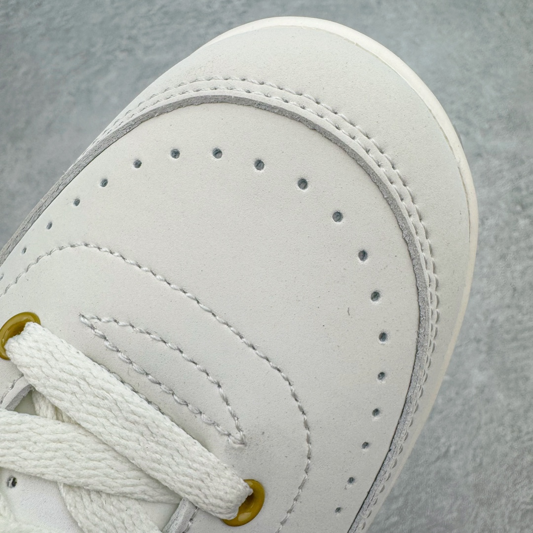 图片[11]-Air Jordan AJ2 Retro Low\’Year of the Dragon\’ 低帮龙年限定 FJ6871-100 设计灵感源自中国十二生肖中唯一一种带有神话色彩的动物，以节日配色结合金色细节彰显优雅格调。此鞋款仅发售 2024双，每双球鞋的鞋舌上都自带独特编号。此外，每双鞋都随附一个红包，内含寓示好运连连的 Jumpman Logo 吊饰。别忘了解锁这个隐藏彩蛋！尺码：36 36.5 37.5 38 38.5 39 40 40.5 41 42 42.5 43 44 44.5 45 46-选品中心