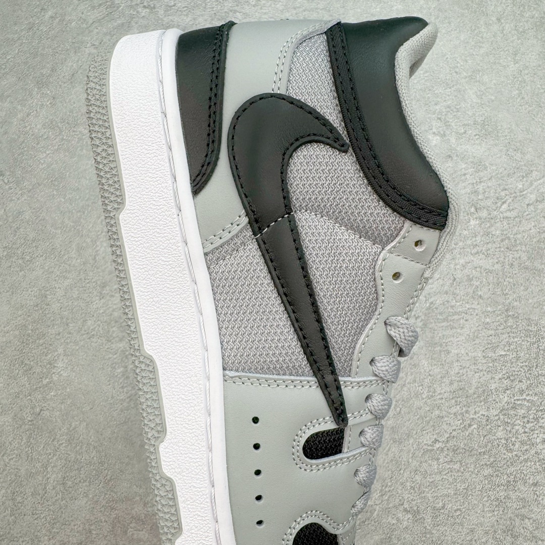 图片[6]-＃AY纯原 Travis Scott x NK Mac Attack 复古时尚滑板鞋 联名灰黑 货号：HF4198-001 该鞋款最初于1984年为网球运动员约翰-麦肯罗打造 其复古的颜值也受到众多大佬的喜爱 此前Travis Scott就曾多次在社交场合上脚 全新的\\\”Red Crush\\\”鞋身同样以网眼和皮革材质拼接打造 整体以纯色为主色调 搭配Swoosh等细节点缀 颜值十分简约 此外鞋舌标签也同样以特殊的格纹样式设计 营造出复古的氛围 后跟鞋帮部分的Nike字样以白色呈现 内衬上还带有特殊的货号以及尺码字样 尺码：39 40 40.5 41 42 42.5 43 44 44.5 45 46-选品中心