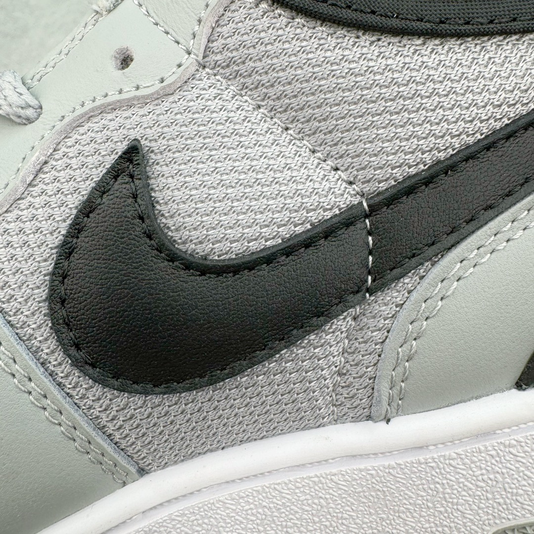 图片[15]-＃AY纯原 Travis Scott x NK Mac Attack 复古时尚滑板鞋 联名灰黑 货号：HF4198-001 该鞋款最初于1984年为网球运动员约翰-麦肯罗打造 其复古的颜值也受到众多大佬的喜爱 此前Travis Scott就曾多次在社交场合上脚 全新的\\\”Red Crush\\\”鞋身同样以网眼和皮革材质拼接打造 整体以纯色为主色调 搭配Swoosh等细节点缀 颜值十分简约 此外鞋舌标签也同样以特殊的格纹样式设计 营造出复古的氛围 后跟鞋帮部分的Nike字样以白色呈现 内衬上还带有特殊的货号以及尺码字样 尺码：39 40 40.5 41 42 42.5 43 44 44.5 45 46-选品中心