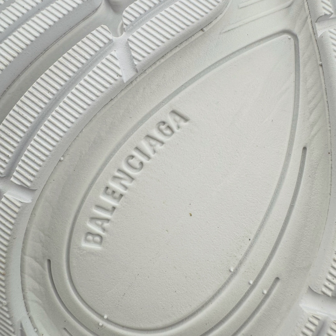 图片[15]-＃XA BALENCIAGA CIRCUIT 巴黎世家十三代圆头系带LOGO印花低帮老爹鞋 全套原纸板楦头开发 最原汁原味的灵魂版型 全鞋荧光划线卡点 胶水把控整洁度追求极致完美 每一双都是工艺品 多重QC质检 超越公司货的品控标准 实实在在的免检产品 原盒原配 正确字体电绣 粗细、位置、大小正确 侧边TPU 透气孔匹配意产原版 正确分离大底 TPU软底 原版一致大底LOGO 立体感十足 原厂皮料水洗做旧 采购原厂网纱 偏大一码 尺码：35 36 37 38 39 40 41 42 43 44 45 46-选品中心