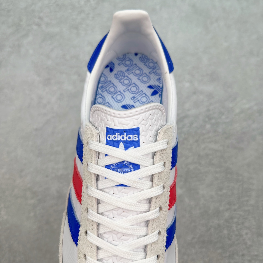 图片[5]-AD SL72 RS系列德训足球风百搭低帮休闲运动板鞋 FV4430 阿迪达斯Originals推出复古「T头鞋」造型的SL72鞋款复刻，有男女两款可选。男生款为SL72RS，鞋型挺立饱满，鞋底增加高度，采用麂皮与布面制作，符合复古氛围；女生款为SL72OGW，致敬经典款式，鞋身纤细，还原70年代设计，以绿色呈现，点缀金色细节。多款配色可选。「T 头鞋」这两年有多火大家见到了吧？明星、穿搭博主几乎人手一双，凭借复古味的外观，以及亲民的价格，同样成为了不少球鞋玩家日常上脚首选。近日 adidas Originals 将有「T 头鞋」造型的诞生于 1972 年的 SL72 鞋款复刻带回，各位买鞋又有新选择了。1972 年 SL72 问世后，引领了后来阿迪达斯的跑鞋发展方向，其中「SL」代表了 Super Light，彰显了产品轻便的特性。1972 年 SL72 问世后，引领了后来阿迪达斯的跑鞋发展方向，其中「SL」代表了 Super Light，彰显了产品轻便的特性。这次 adidas Originals 延续其轻质经典的基因，带来男女两款 SL72。男生款带来 SL72 RS 鞋型，RS 意为 Reshaped（重塑），鞋款在保留了经典的外观基础上，在尼龙材质里增加了填充物，使鞋型更加挺立和饱满，鞋头则更加圆润，鞋底的 EVA 材质则增加了鞋款的高度。女生款则带来 SL72 OG W 鞋型，OG 顾名思义则是致敬经典款式，相较于 RS（Reshaped）鞋款，鞋身更加纤细，其整体鞋身轮廓、线条、细节、材质上尊崇 70 年代 SL72 的设计，还原经典味道。尺码：36 36⅔ 37⅓ 38 38⅔ 39⅓ 40 40⅔ 41⅓ 42 42⅔ 43⅓ 44 44⅔ 45-选品中心